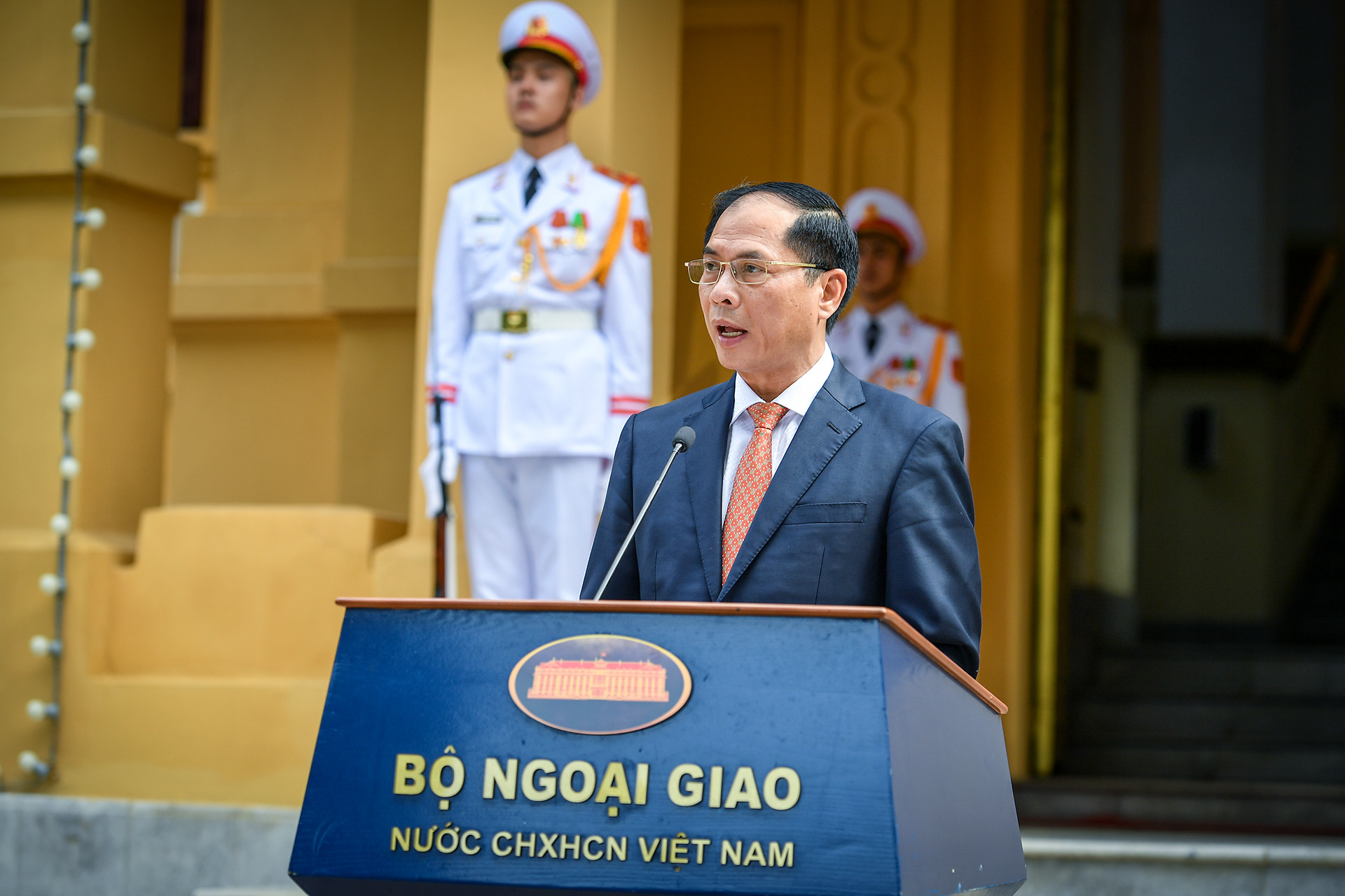Bộ trưởng Ngoại giao Bùi Thanh Sơn phát biểu tại Lễ thượng cờ. (Ảnh: THÀNH ĐẠT)