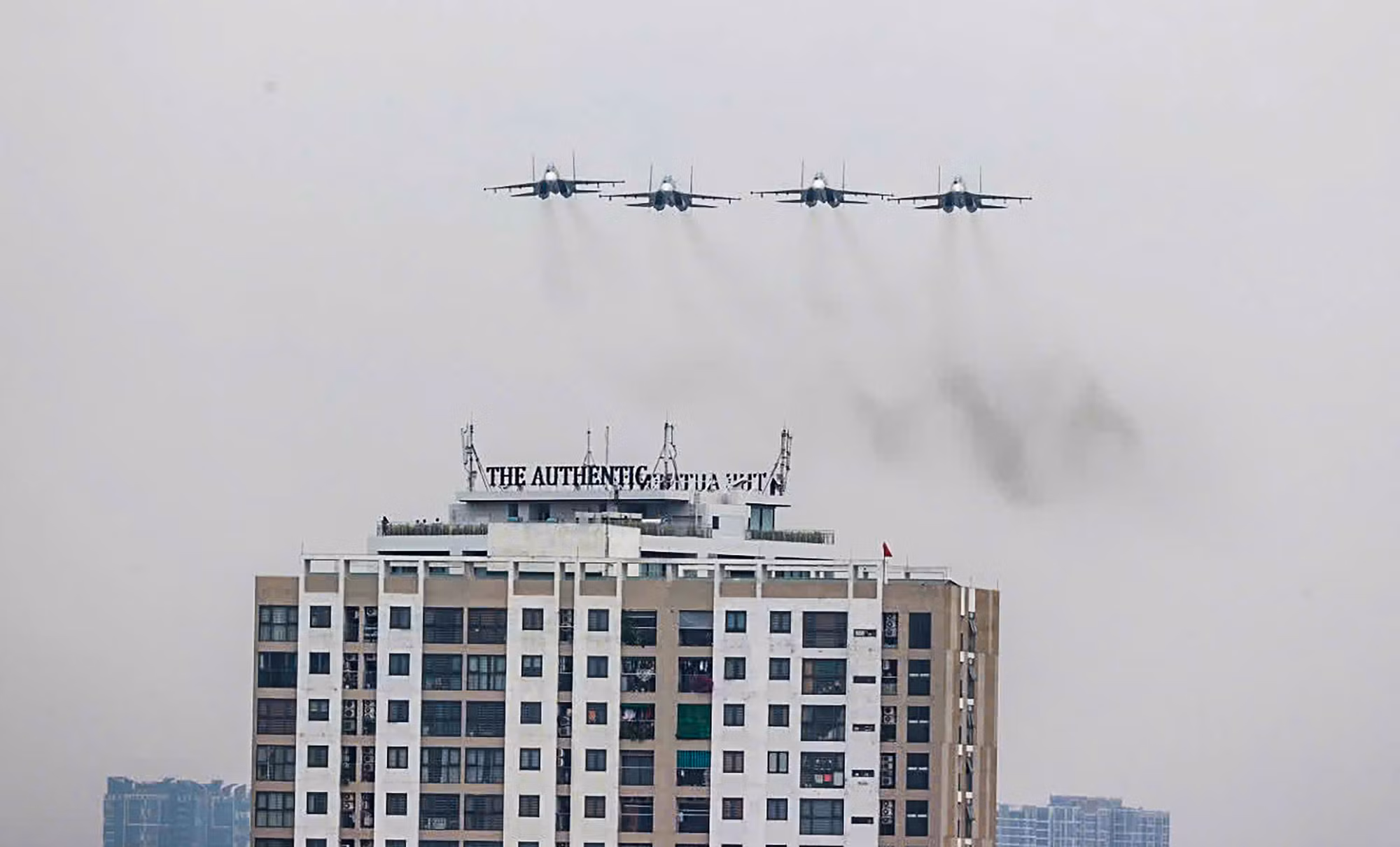[Ảnh] Đặc công, máy bay, quân khuyển luyện tập cho sự kiện Triển lãm Quốc phòng quốc tế 2024 ảnh 16