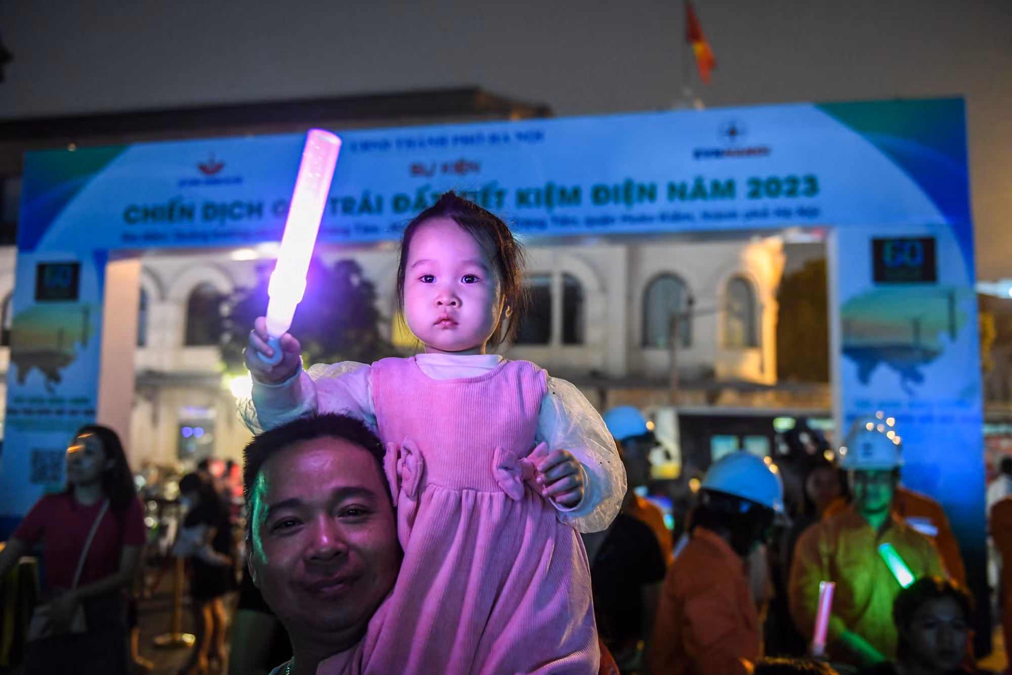 [Ảnh] Người dân Hà Nội tắt đèn, bật tương lai "xanh" cho Trái đất ảnh 10