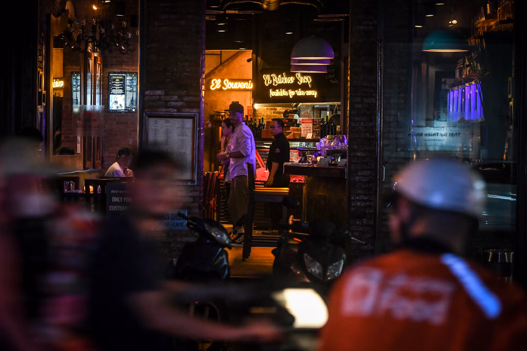 [Ảnh] Người dân Hà Nội tắt đèn, bật tương lai "xanh" cho Trái đất ảnh 17