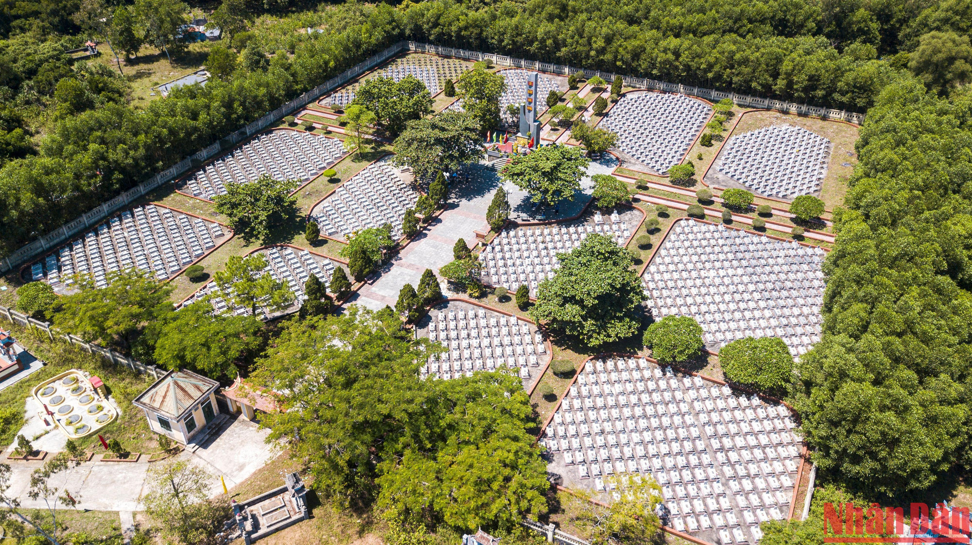 Toàn cảnh Nghĩa trang Liệt sĩ xã Hải Thượng.