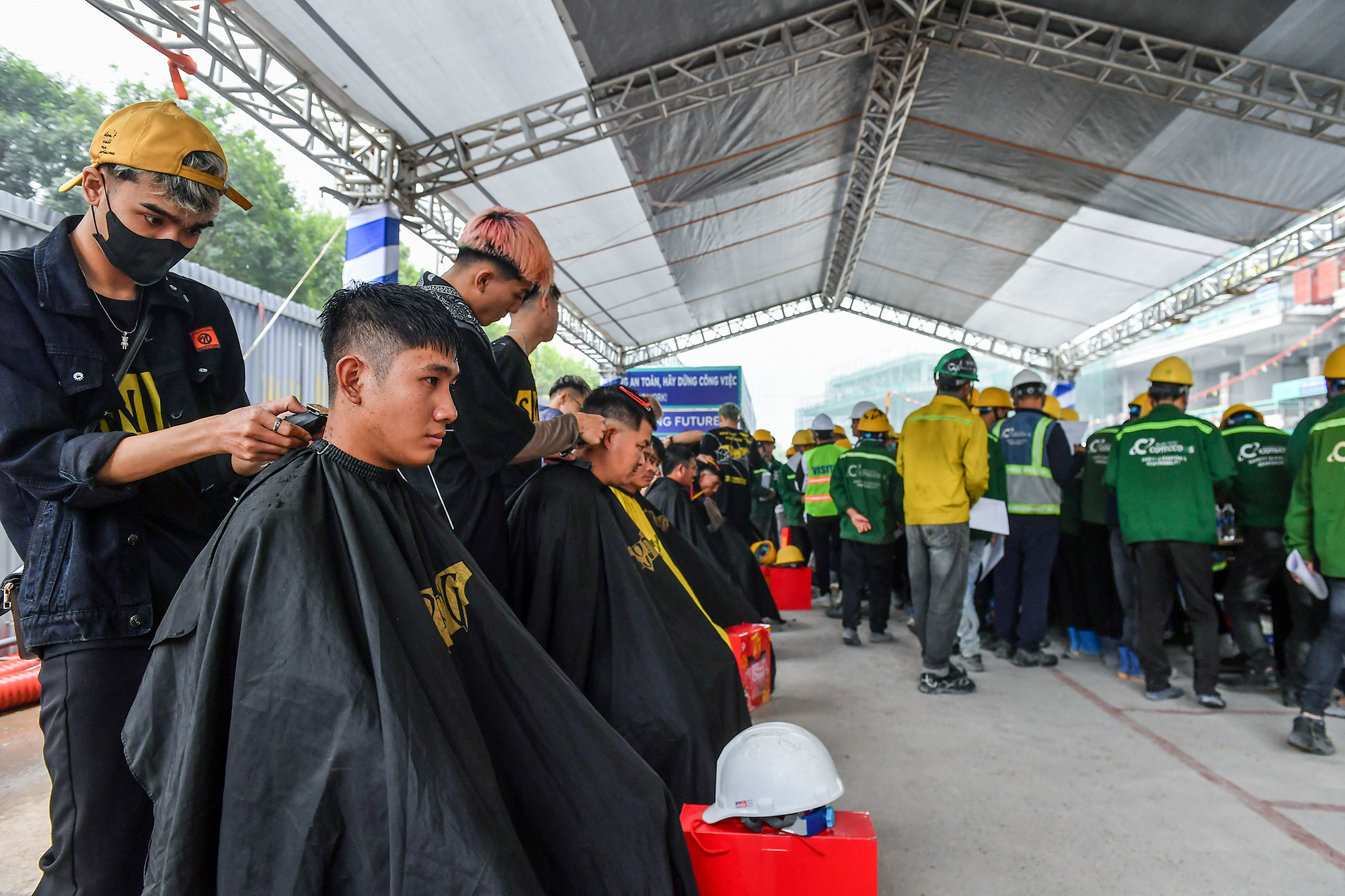 "Đây có lẽ là hoạt động vui và ý nghĩa nhất trong năm nay của chúng tôi", Nam - một công nhân trẻ tâm sự.