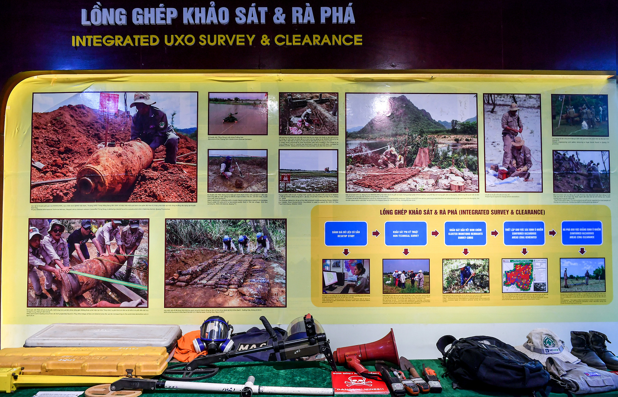Khu trưng bày "Lồng ghép khảo sát và rà phá" với những hiện vật là những dụng cụ chuyên dụng và hiện đại để rà phá bom mìn, vật nổ. Sự tham gia từ các tổ chức quốc tế đã giúp quá trình "làm sạch" các vùng đất của Quảng Trị được đẩy nhanh hơn và đạt được nhiều kết quả tích cực.