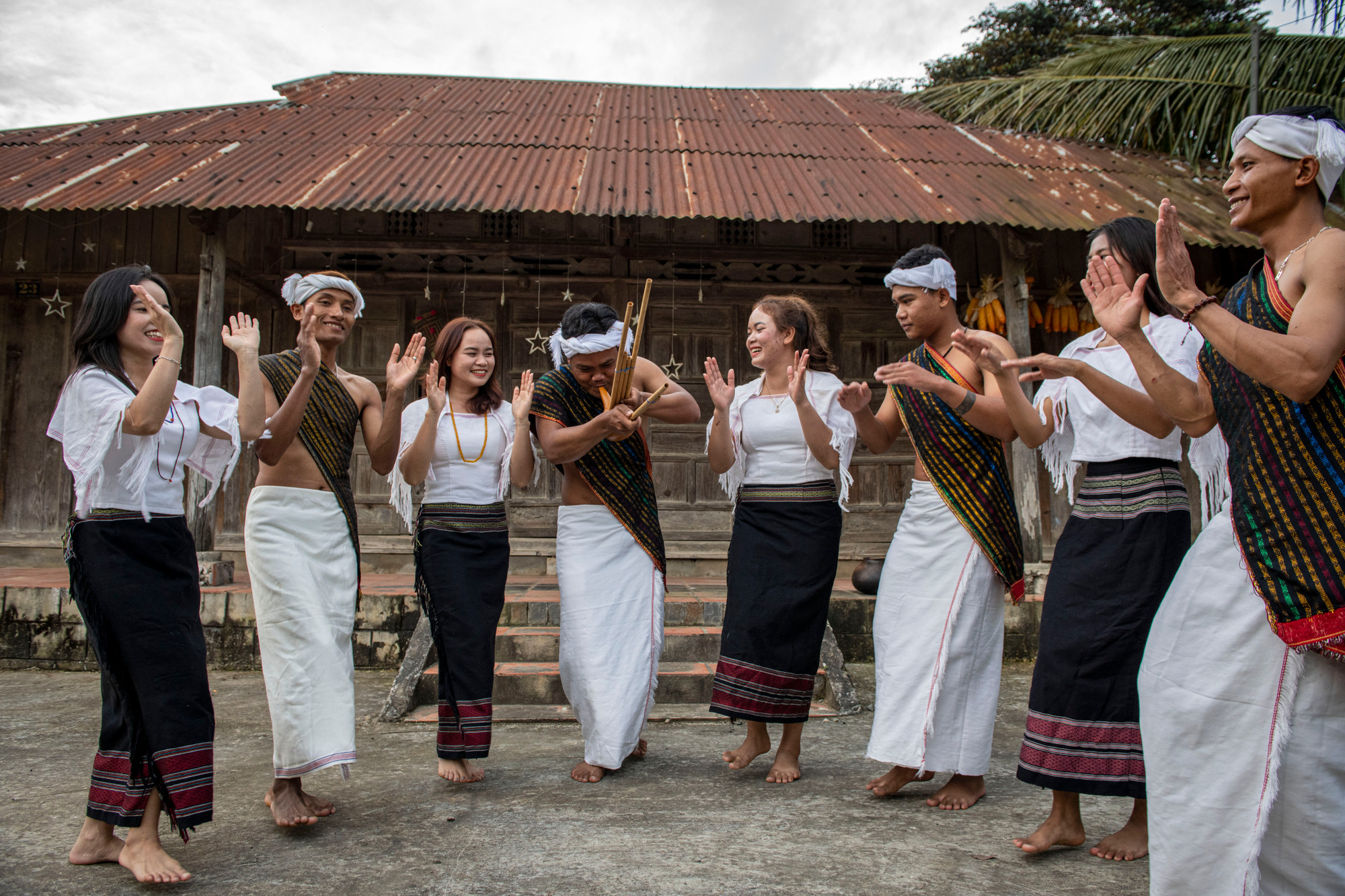 [Ảnh] Ngày Quốc tế Hạnh phúc: Những nụ cười hạnh phúc của các dân tộc Việt Nam ảnh 2