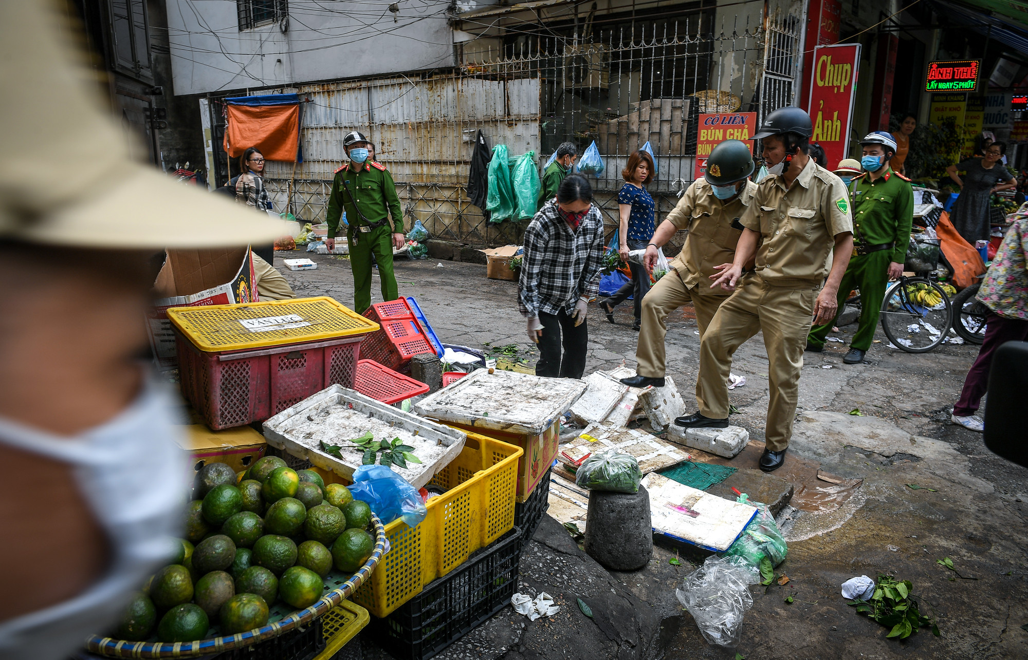 Sáng 4/4, lực lượng chức năng phường Trung Liệt tiếp tục tiến hành chiến dịch lập lại trật tự đô thị tại các khu vực giáp ranh. Sáng 4/4, lực lượng chức năng phường Trung Liệt tiếp tục tiến hành chiến dịch lập lại trật tự đô thị tại các khu vực giáp ranh.