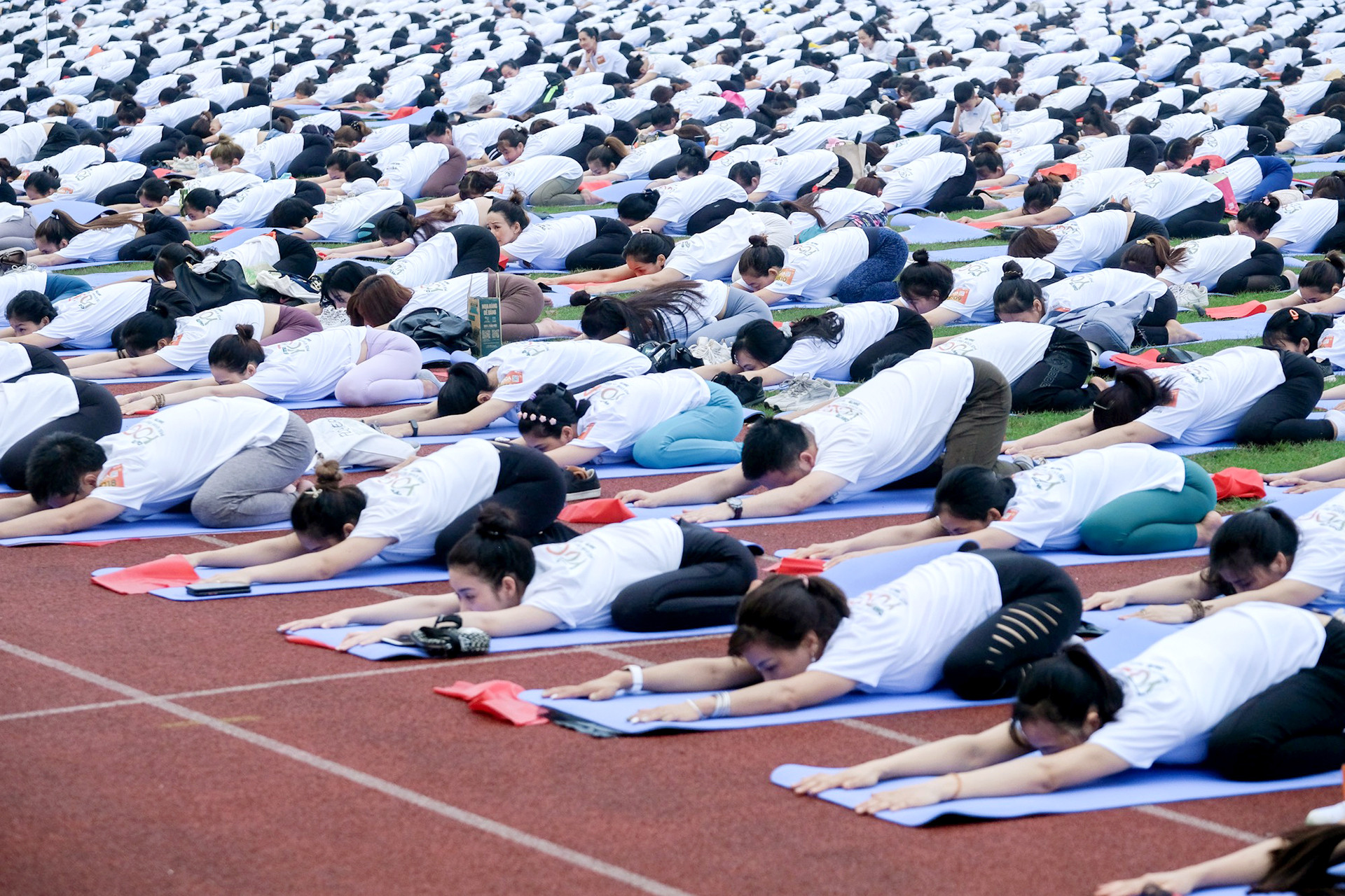 [Ảnh] 5.000 người đồng diễn yoga xếp hình lá cờ Tổ quốc, xác lập kỷ lục Việt Nam ảnh 7