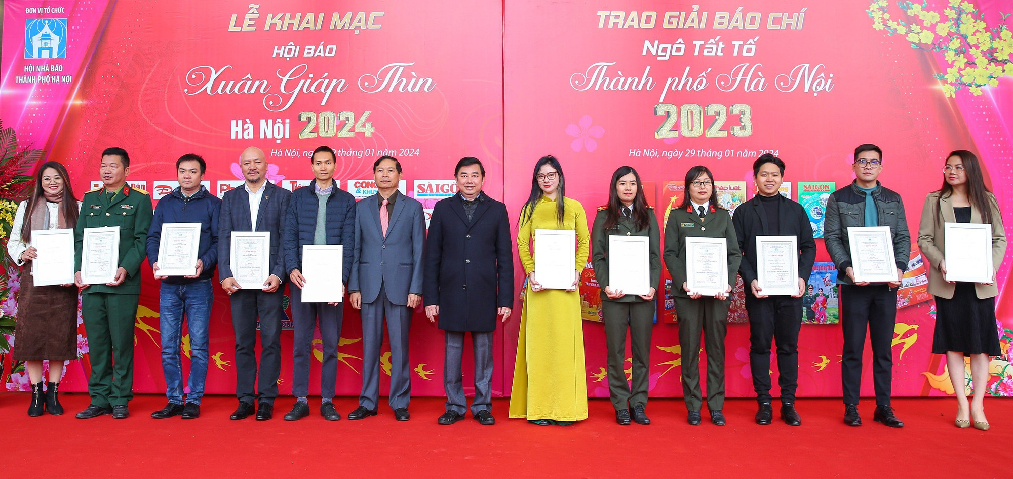 Hội báo Xuân Giáp Thìn 2024 là dịp để Hội Nhà báo thành phố Hà Nội tôn vinh, trao giải, khen thưởng cho những tập thể, cá nhân có tác phẩm xuất sắc đoạt giải báo chí Ngô Tất Tố năm 2023.