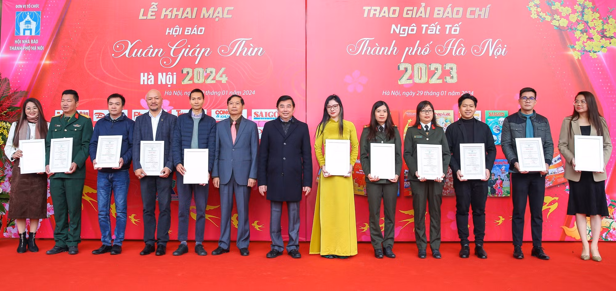 Hội báo Xuân Giáp Thìn 2024 là dịp để Hội Nhà báo thành phố Hà Nội tôn vinh, trao giải, khen thưởng cho những tập thể, cá nhân có tác phẩm xuất sắc đoạt giải báo chí Ngô Tất Tố năm 2023.