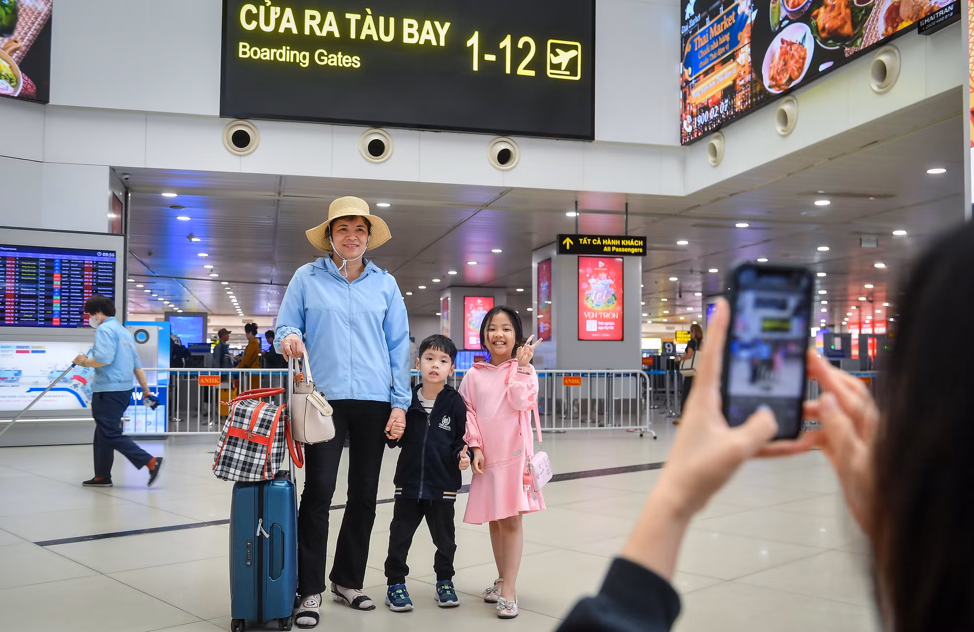 Check-in trước giờ ra tàu bay... Check-in trước giờ ra tàu bay...