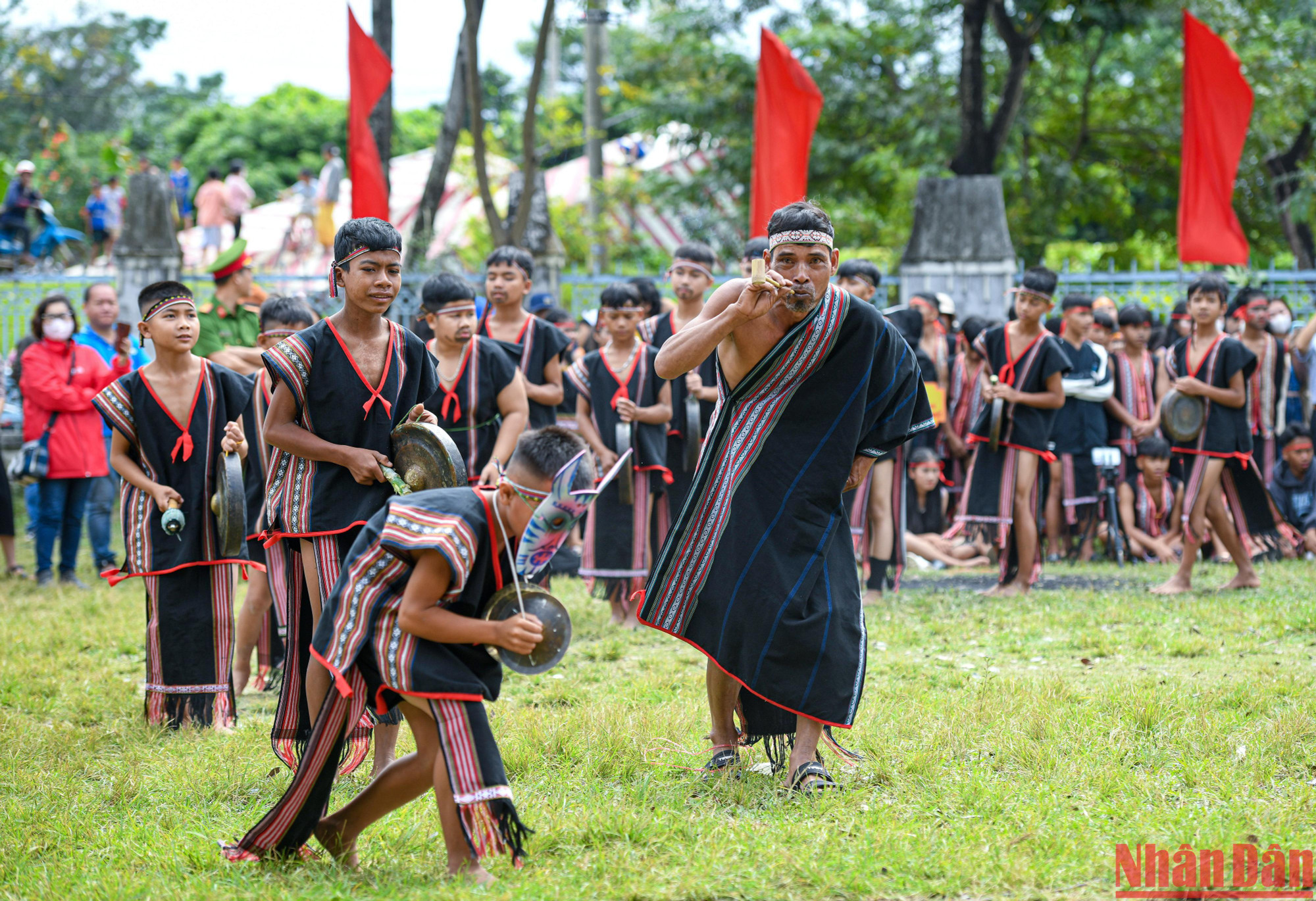 Liên hoan cũng là không gian để các học sinh thật sự đắm chìm trong âm thanh trầm bổng từ ngàn đời cha ông đã lưu truyền để hôm nay con cháu được thừa hưởng