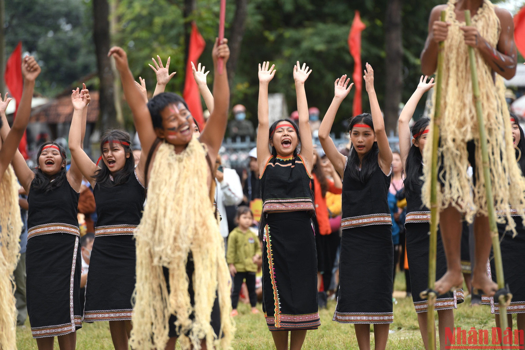 Đây là sân chơi văn hóa bổ ích để các em học sinh được giao lưu, chia sẻ, học hỏi, đoàn kết, tìm hiểu thêm về văn hóa cồng chiêng và biểu diễn cồng chiêng.