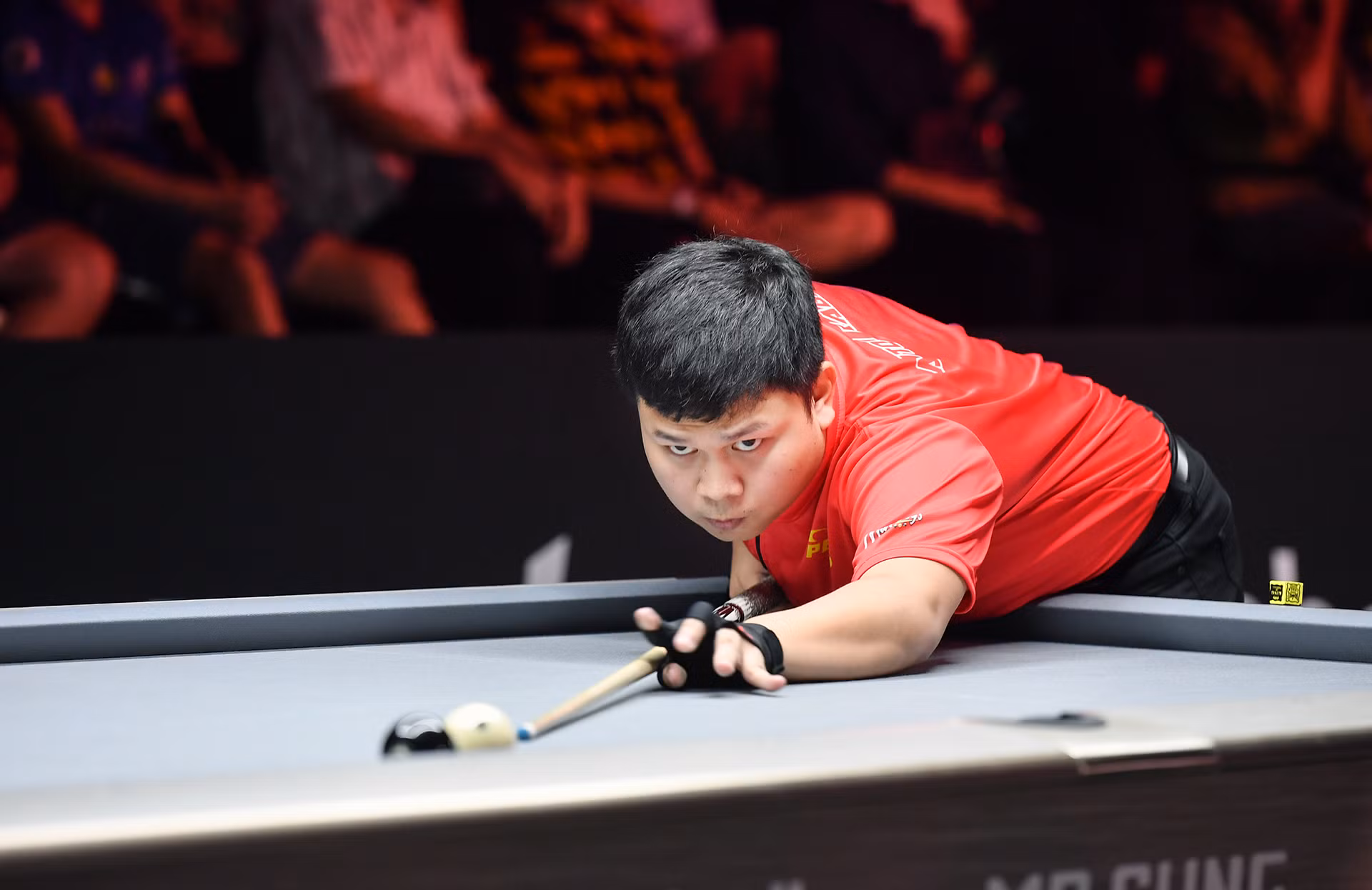 Á quân của giải European Open Anthony Raga, cơ thủ người Philippines mới nổi trong làng làng billiards pool thế giới.