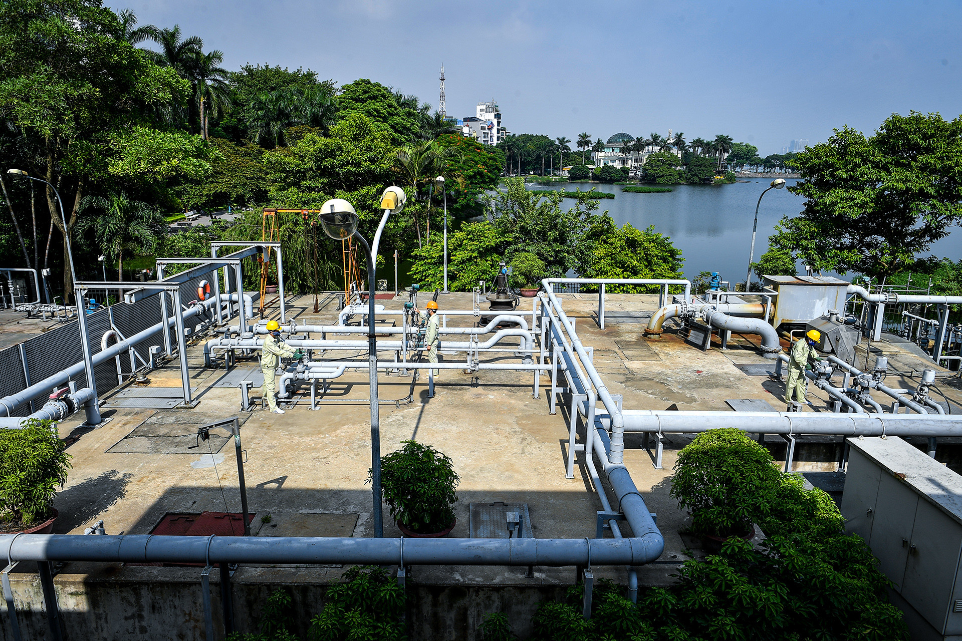 [Ảnh] Nước thải sinh hoạt được xử lý thế nào trước khi "đổ vào" hồ Trúc Bạch? ảnh 1