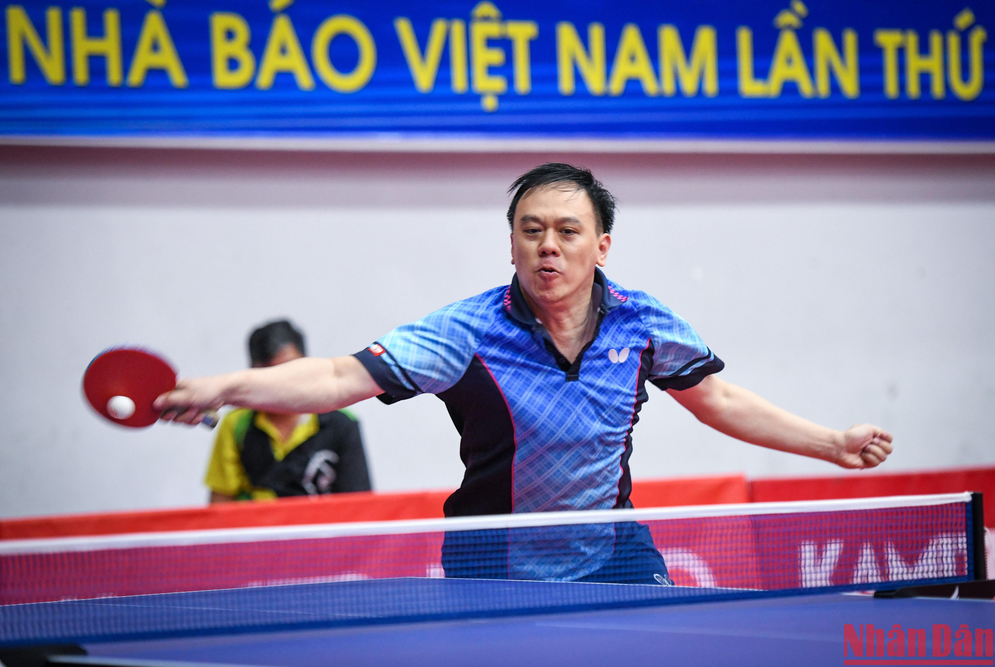 Tối 19/11, nhà báo Ngô Việt Anh đơn vị Báo Nhân Dân đã xuất sắc giành chức vô địch nội dung đơn nam lãnh đạo.