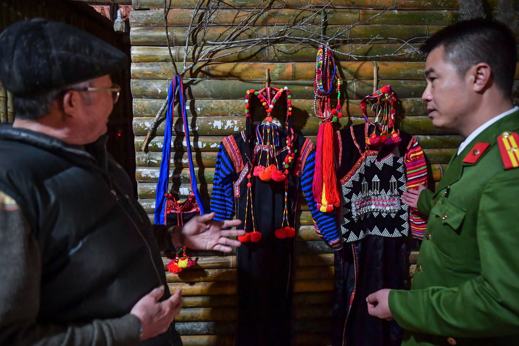 [Ảnh] Ngôi nhà trình tường cuối cùng ở ngã ba biên giới ảnh 13