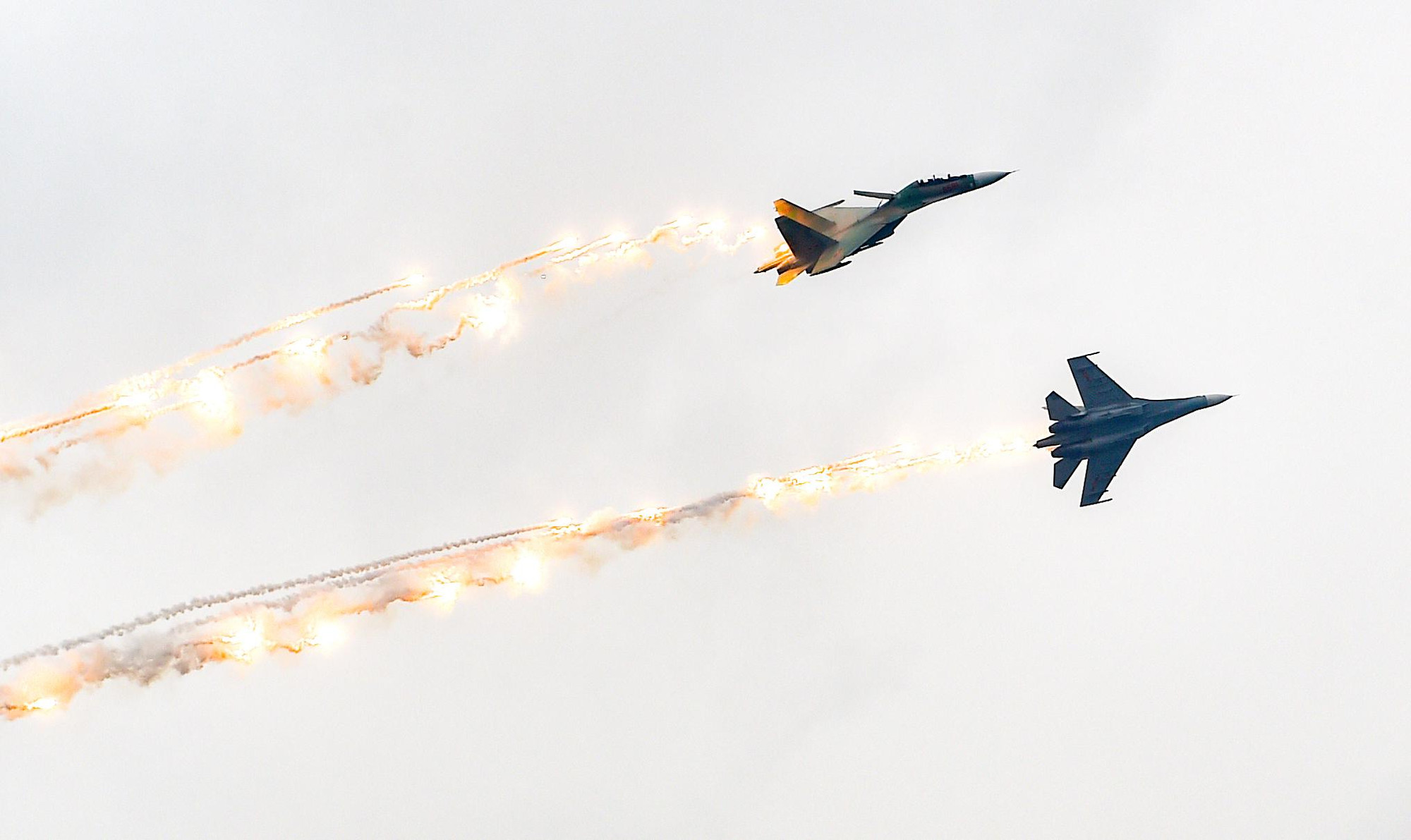 Màn trình diễn của Su-30 tại lễ khai mạc.