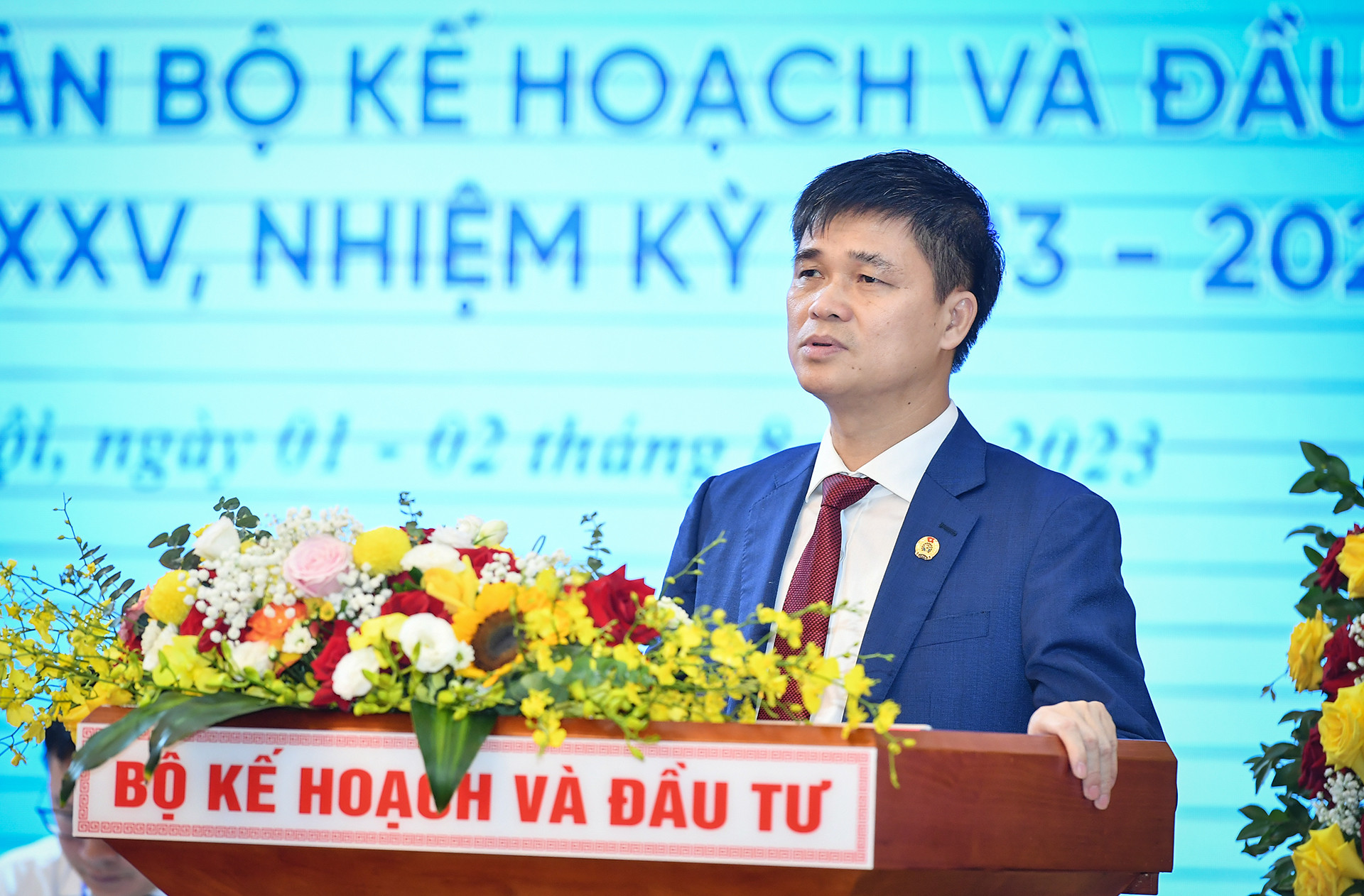 Phó Chủ tịch Tổng Liên đoàn Lao động Việt Nam, Chủ tịch Công đoàn Viên chức Việt Nam Ngọ Duy Hiểu phát biểu tại Đại hội.