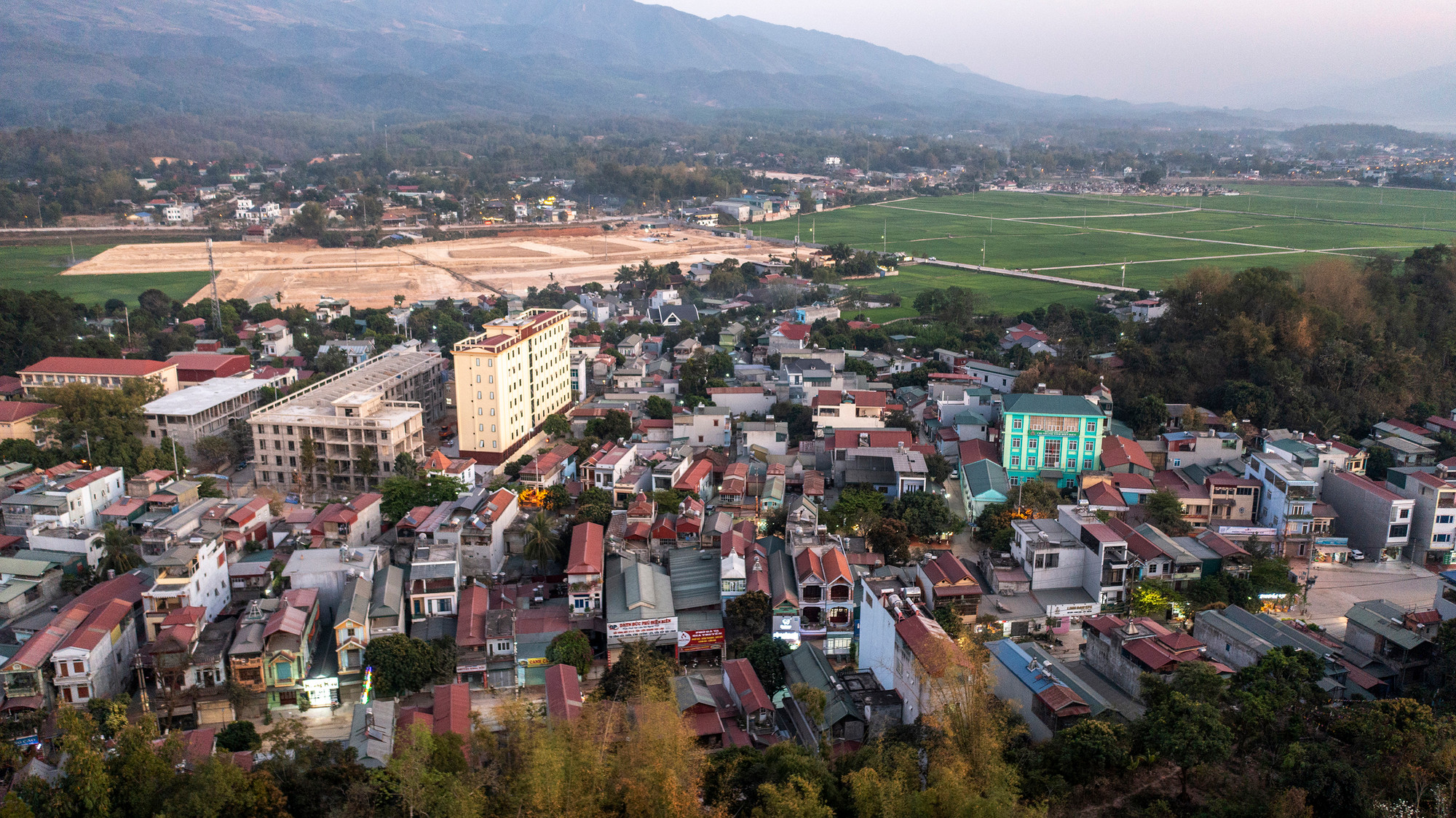 [Ảnh] Thành phố Điện Biên Phủ sau 70 năm chiến thắng lịch sử ảnh 13