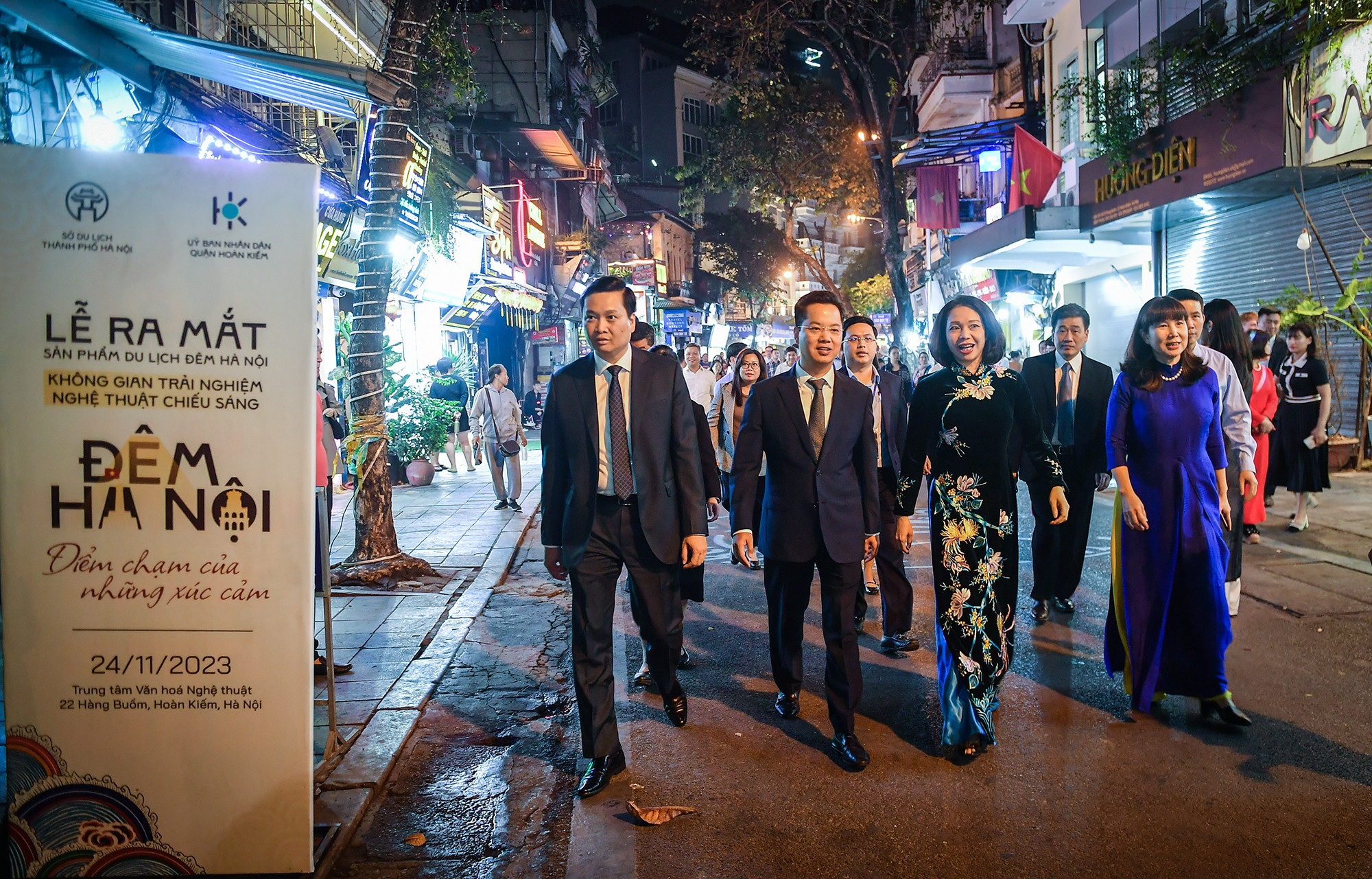 Lễ ra mắt sản phẩm du lịch đêm Hà Nội là sự kiện thuộc chuỗi hoạt động định hướng phát triển sản phẩm du lịch đêm trên địa bàn thành phố nhằm phát huy lợi thế các dịch vụ ban đêm, phát triển sản phẩm du lịch đêm Hà Nội đa dạng, đặc sắc.