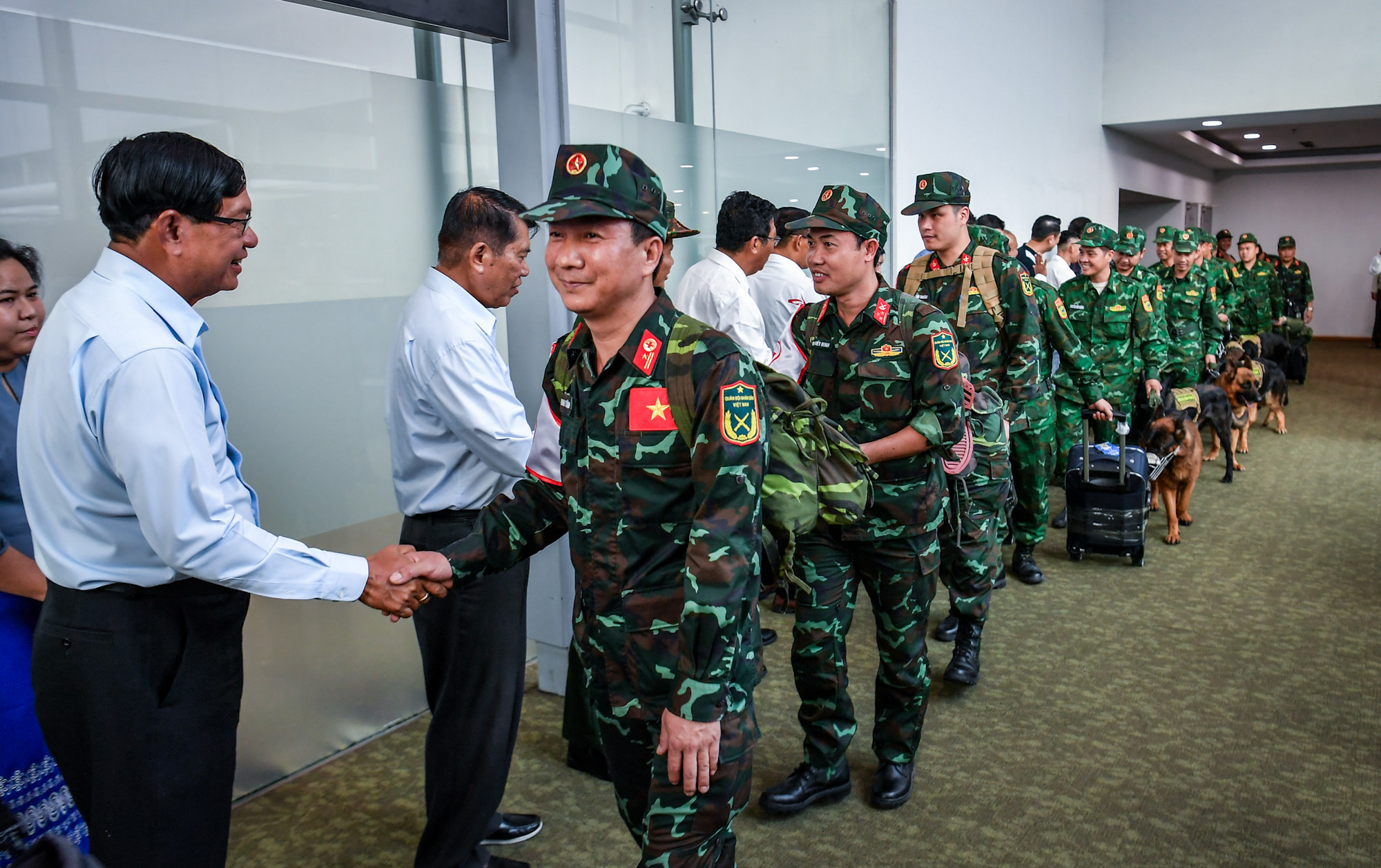 Chiều 8/4 tại sân bay quốc tế Yangon Thủ hiến vùng Yangon U Soe Thein đã có mặt trân trọng tiễn đoàn cứu hộ, cứu nạn Việt Nam trở về nước.