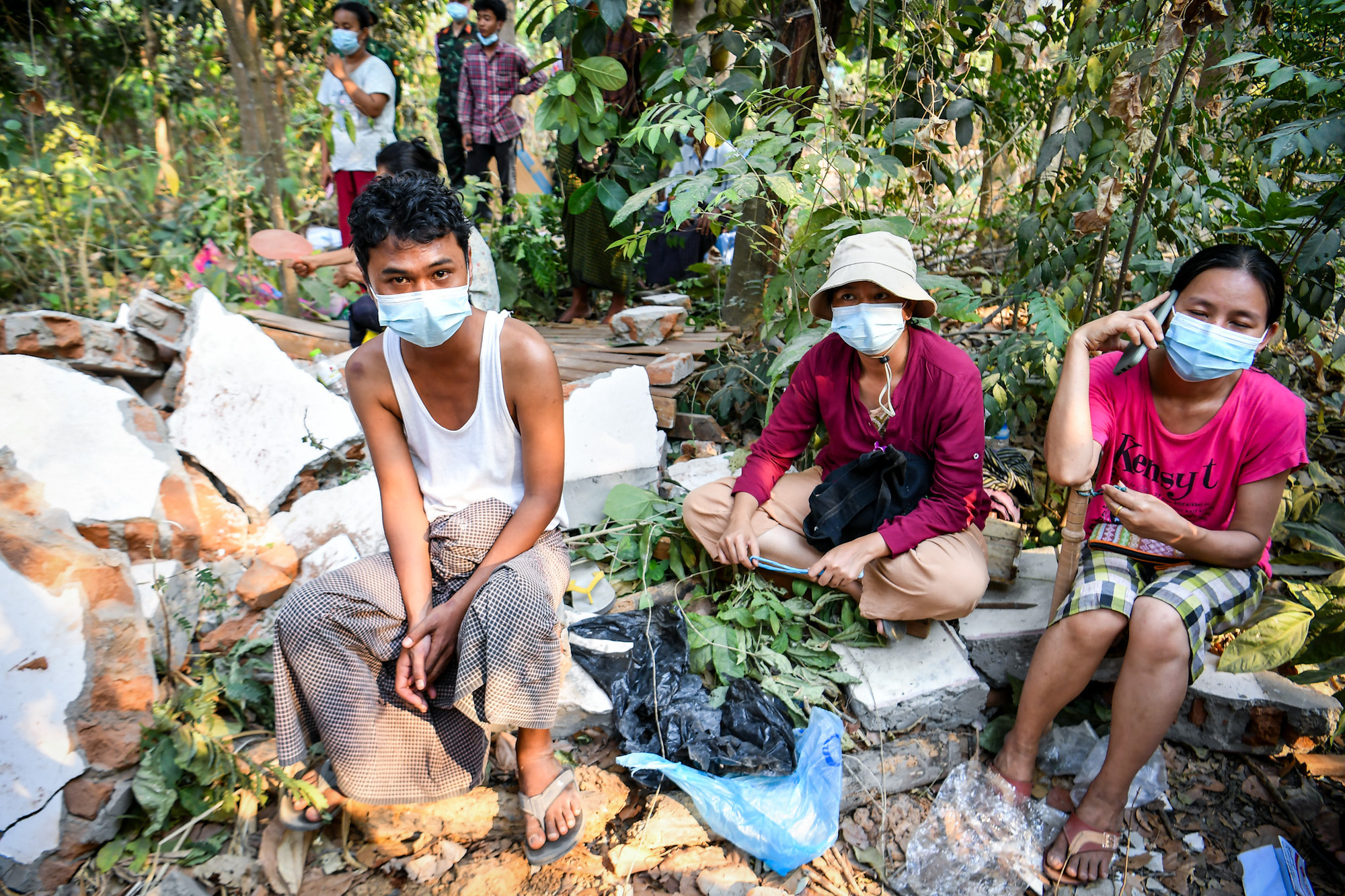 [Ảnh] Người thân nạn nhân vụ động đất ở Myanmar xúc động và biết ơn đoàn cứu nạn, cứu hộ Bộ Quốc phòng Việt Nam ảnh 3