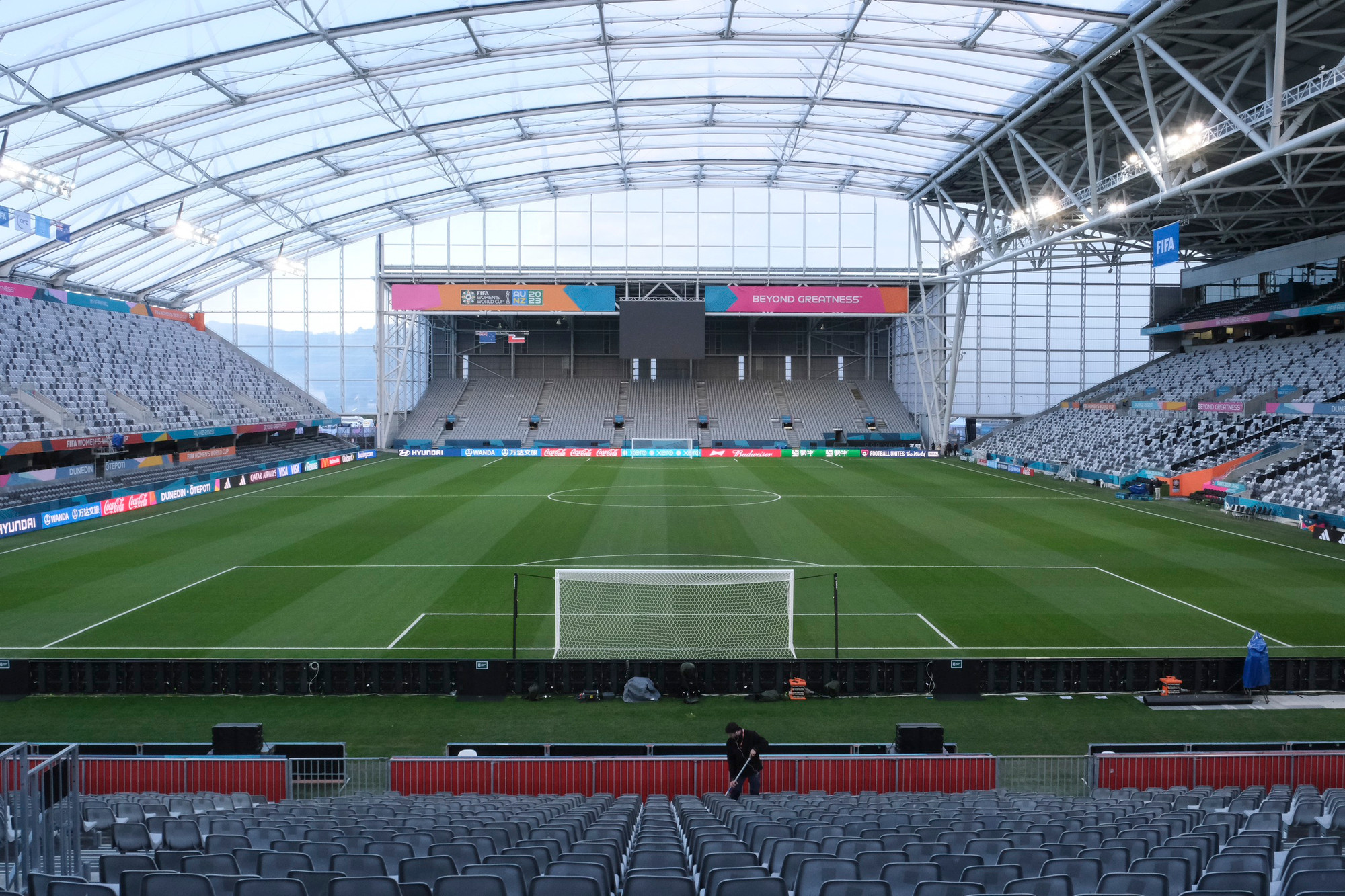 [Ảnh] “Sân khấu” cuối cùng của tuyển nữ Việt Nam tại World Cup nữ 2023: Mái bằng nhựa, khán đài khung thép ảnh 1