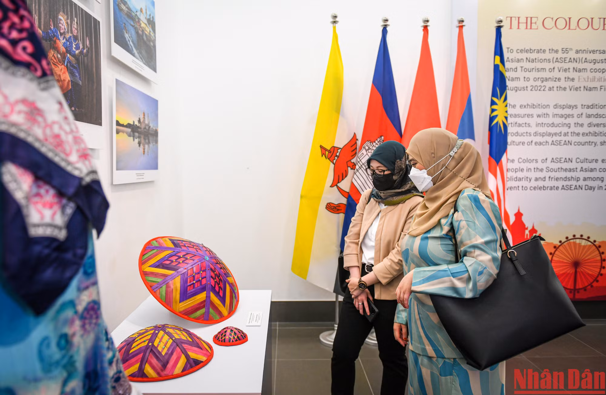 Triển lãm thu hút sự chú ý của công chúng trong nước và quốc tế