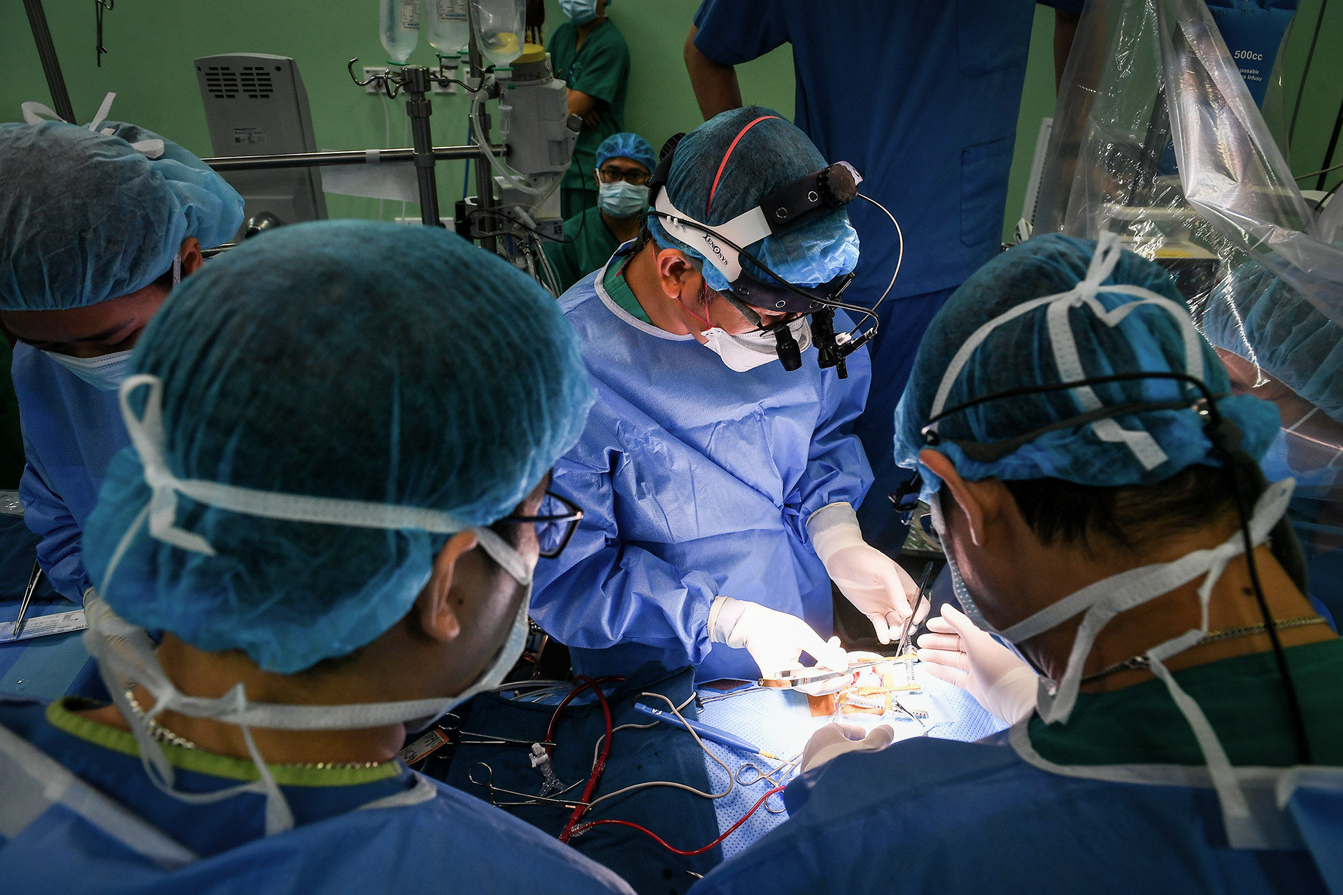 [Ảnh] Cận cảnh ca mổ thứ 700 trường hợp tim bẩm sinh với kỹ thuật ít xâm lấn ảnh 8