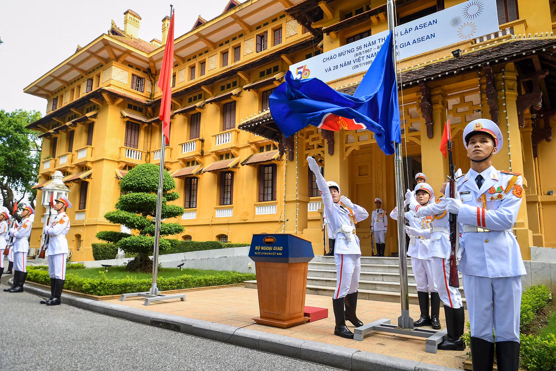 [Ảnh] Lễ thượng cờ kỷ niệm 56 năm thành lập ASEAN