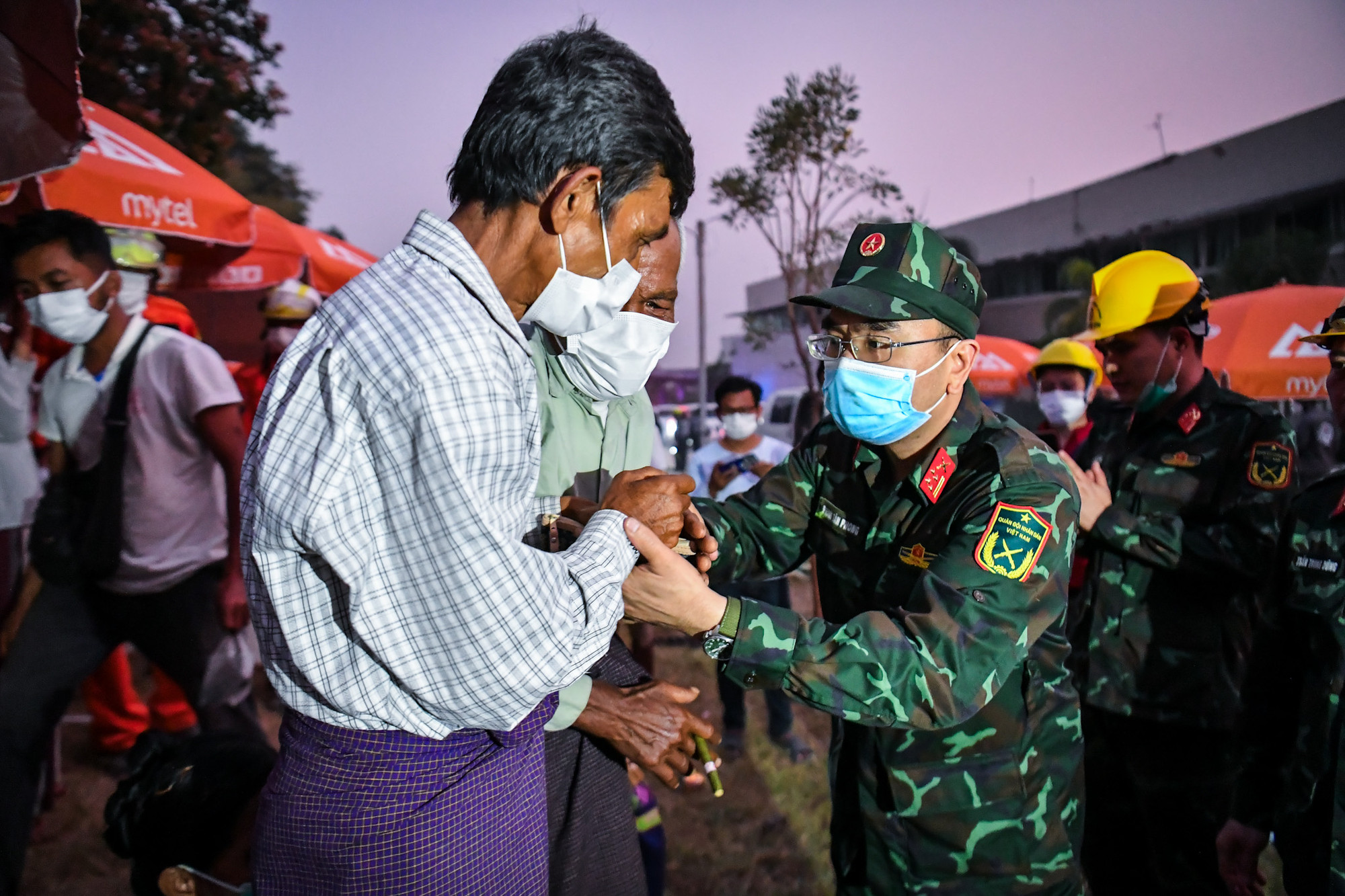 Quân đội Nhân dân Việt Nam coi người dân Myanmar như người thân, người nhà.