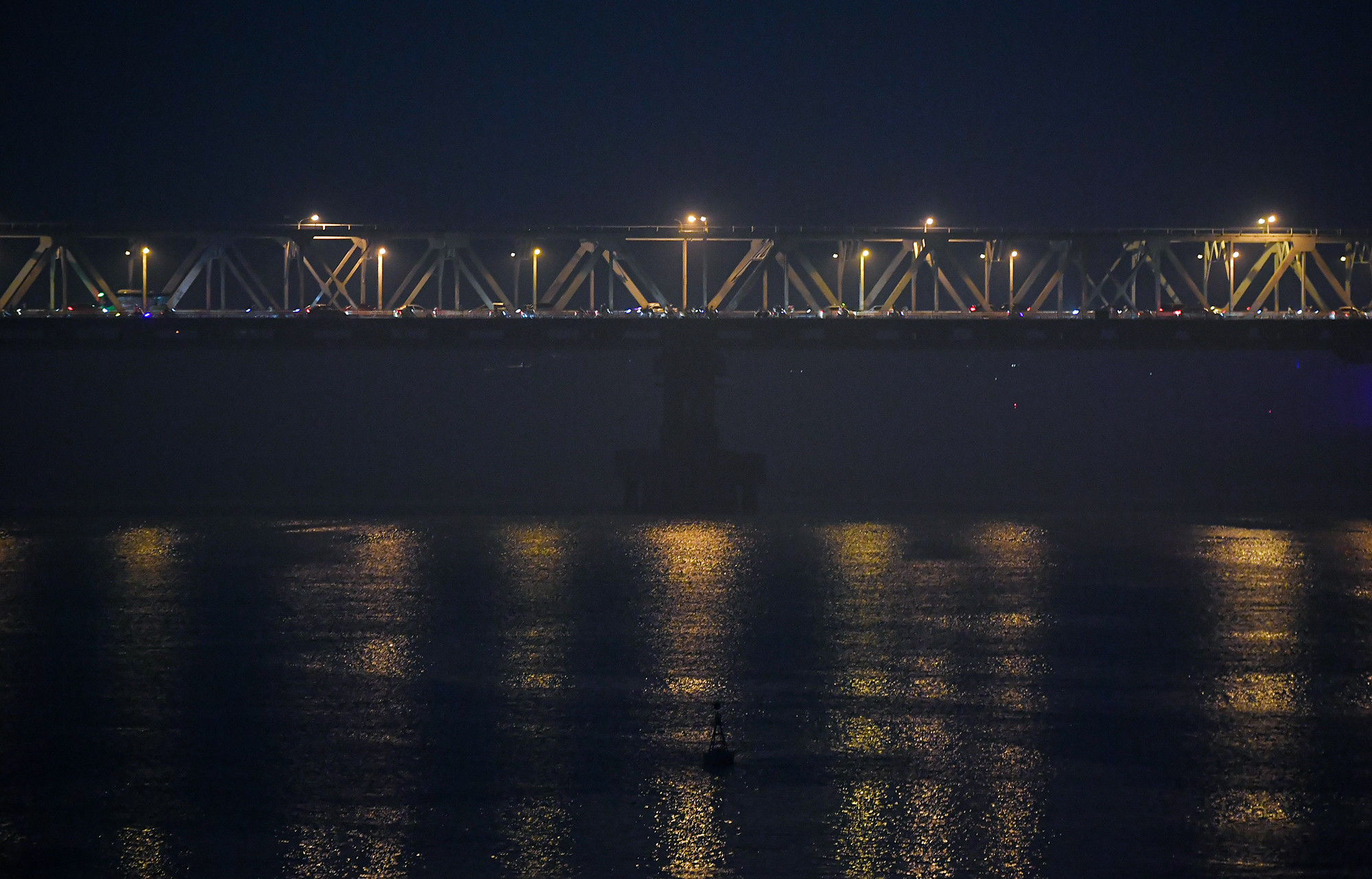 [Ảnh] Thành phố Hà Nội mù sương do ô nhiễm không khí ngày cuối năm ảnh 14