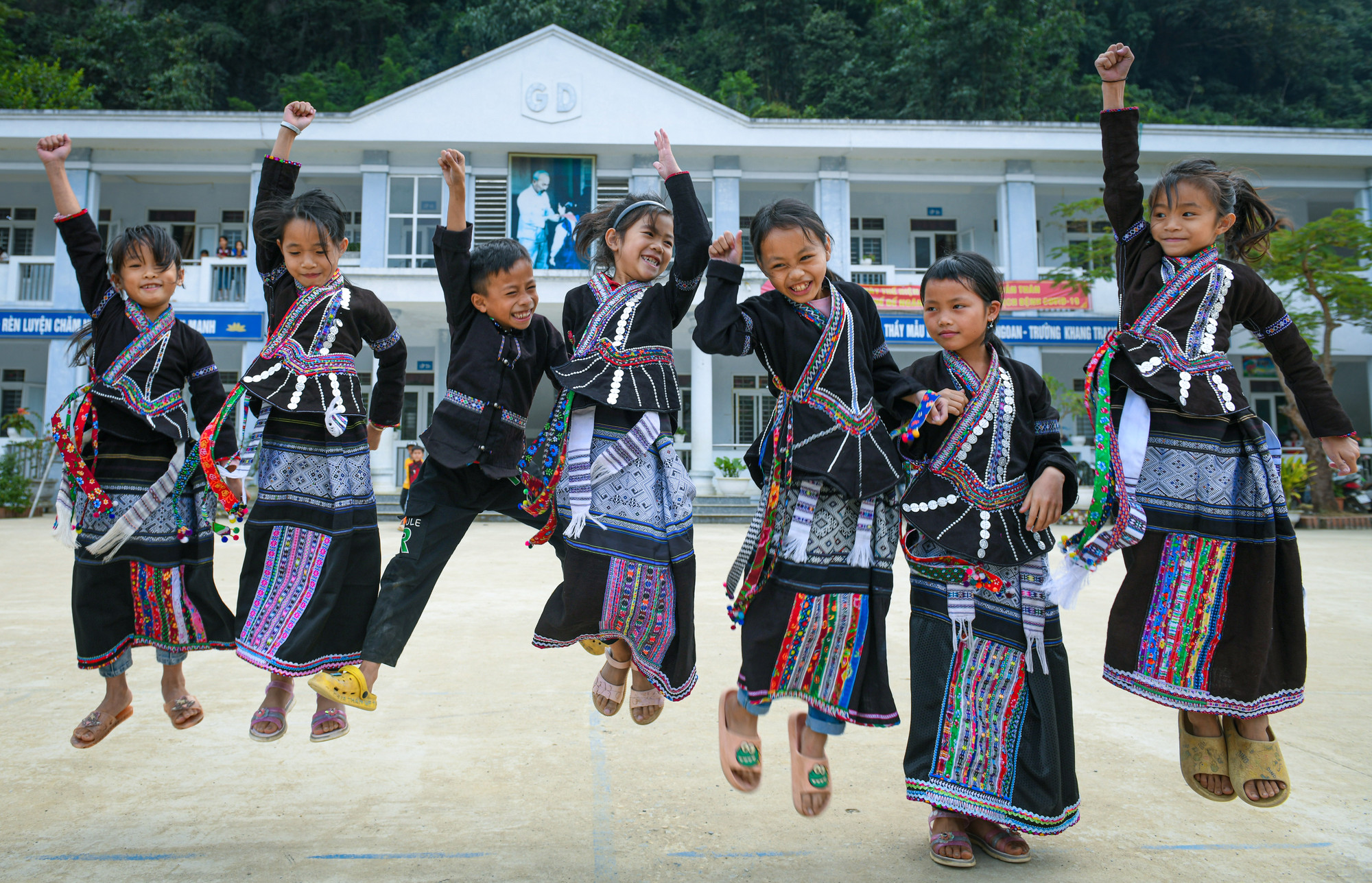 [Ảnh] Ngày Quốc tế Hạnh phúc: Những nụ cười hạnh phúc của các dân tộc Việt Nam ảnh 16