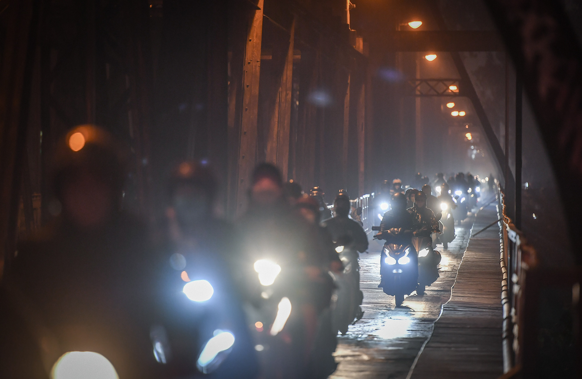 [Ảnh] Thành phố Hà Nội mù sương do ô nhiễm không khí ngày cuối năm ảnh 13