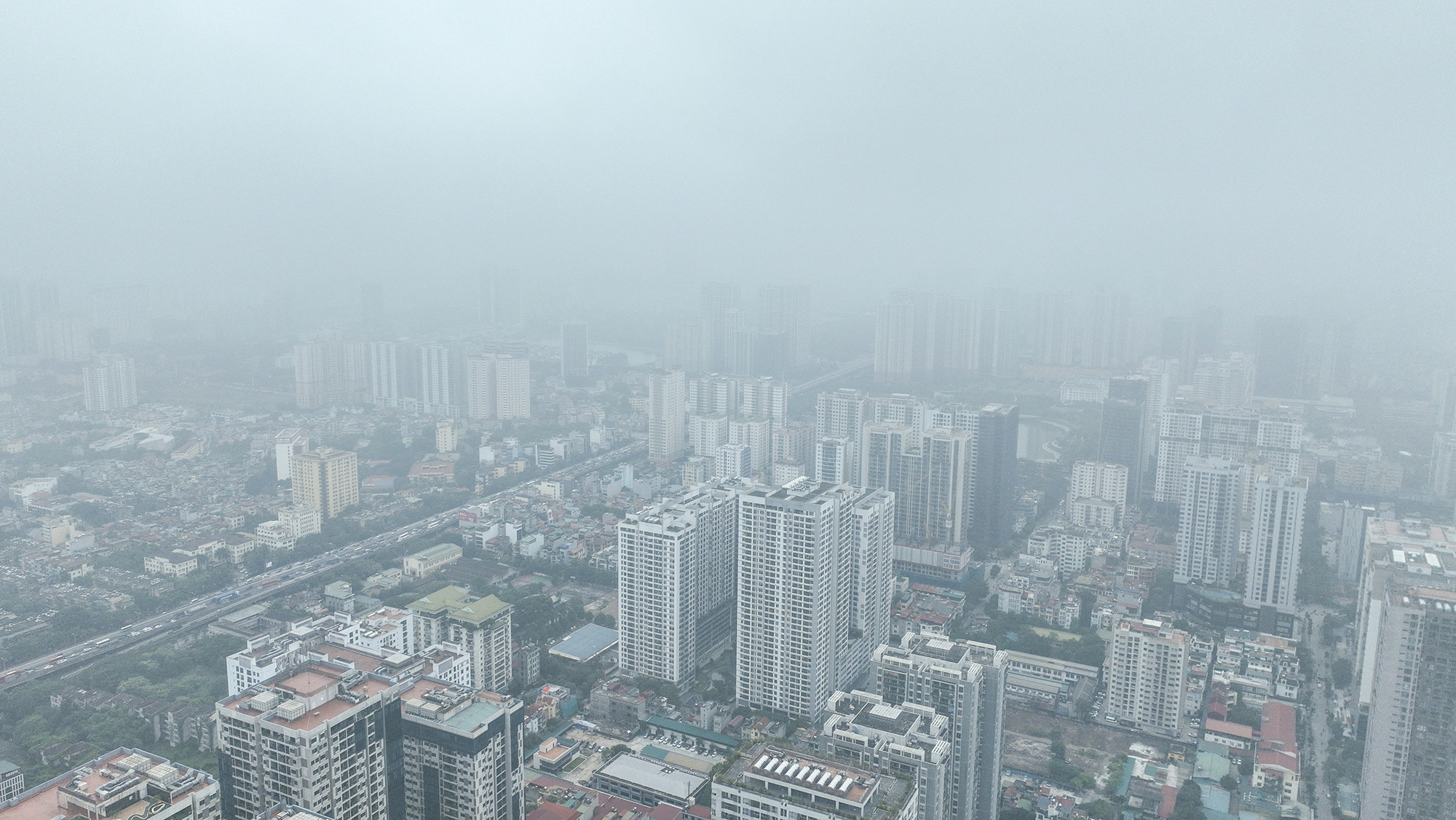 [Ảnh] Nhiều ngày bao phủ trong màn sương, Hà Nội đứng thứ 3 thế giới về độ ô nhiễm ảnh 1