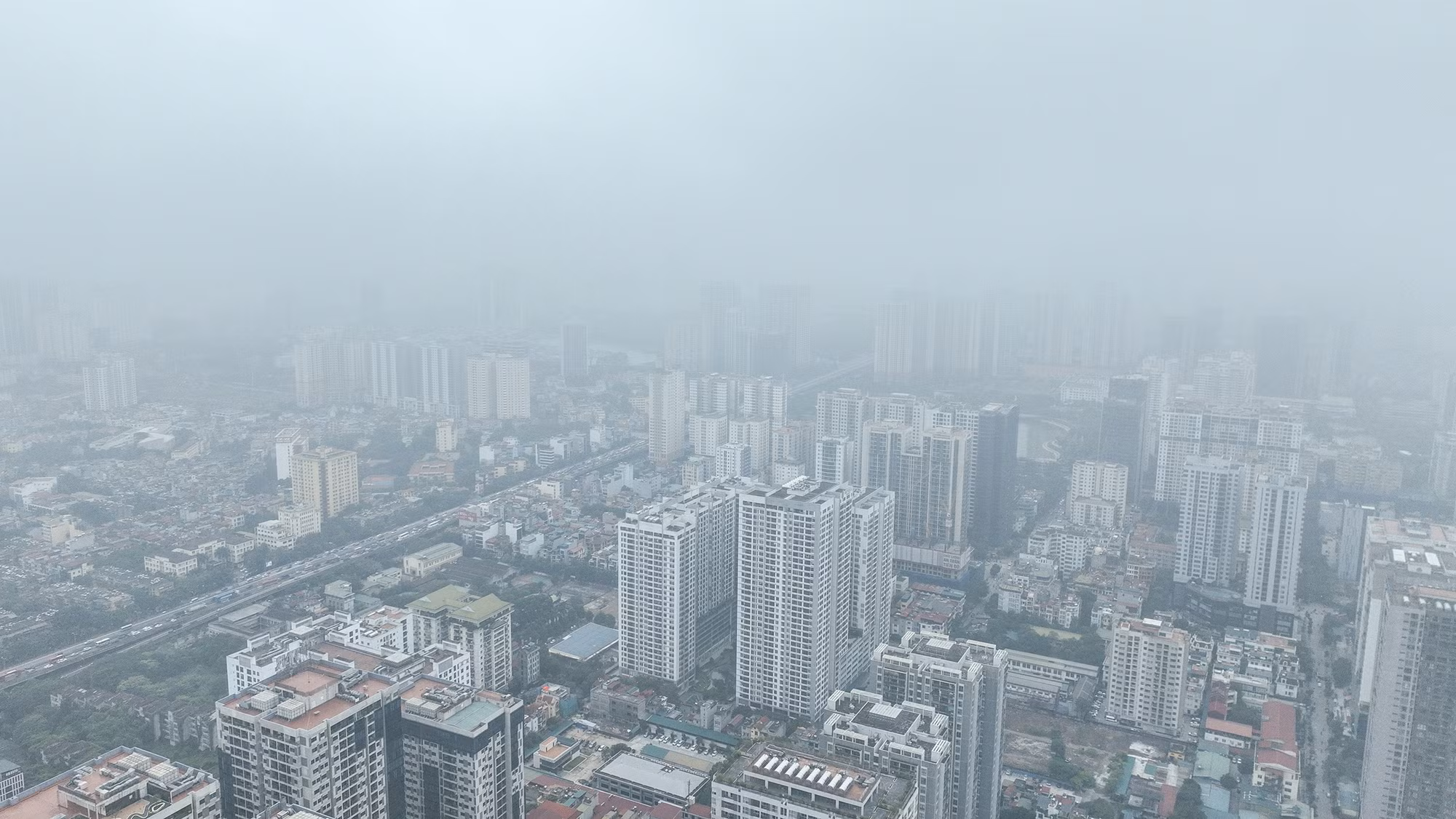 [Ảnh] Nhiều ngày bao phủ trong màn sương, Hà Nội đứng thứ 3 thế giới về độ ô nhiễm ảnh 1