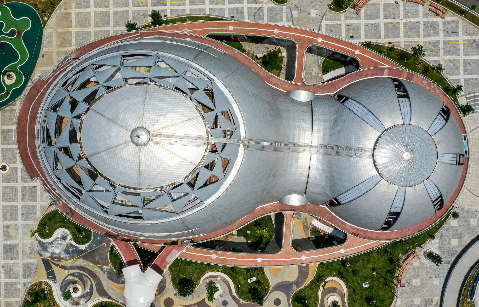 Khu A gồm tổ hợp khu nhà hát, rạp chiếu phim, câu lạc bộ nghệ thuật, là nơi sẽ diễn ra các hoạt động sinh hoạt văn hóa tinh thần