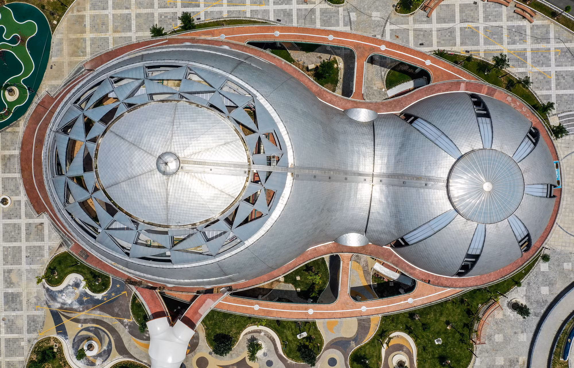 Khu A gồm tổ hợp khu nhà hát, rạp chiếu phim, câu lạc bộ nghệ thuật, là nơi sẽ diễn ra các hoạt động sinh hoạt văn hóa tinh thần