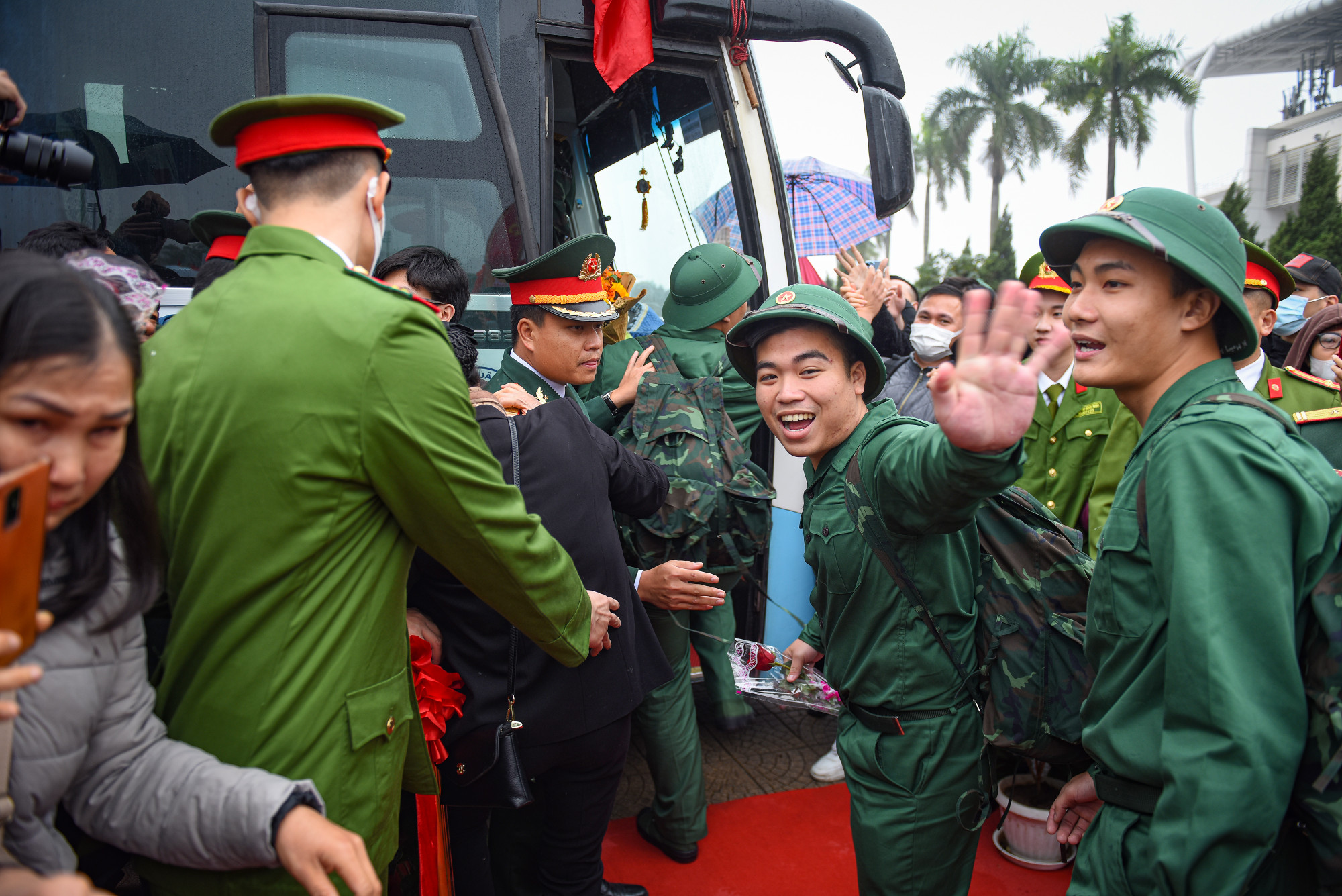 Nụ cười ngày nhập ngũ cũng nở trên môi các tân binh.