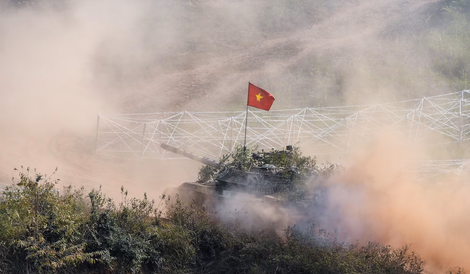 [Ảnh] Một ngày trên thao trường của lữ đoàn xe tăng ảnh 8