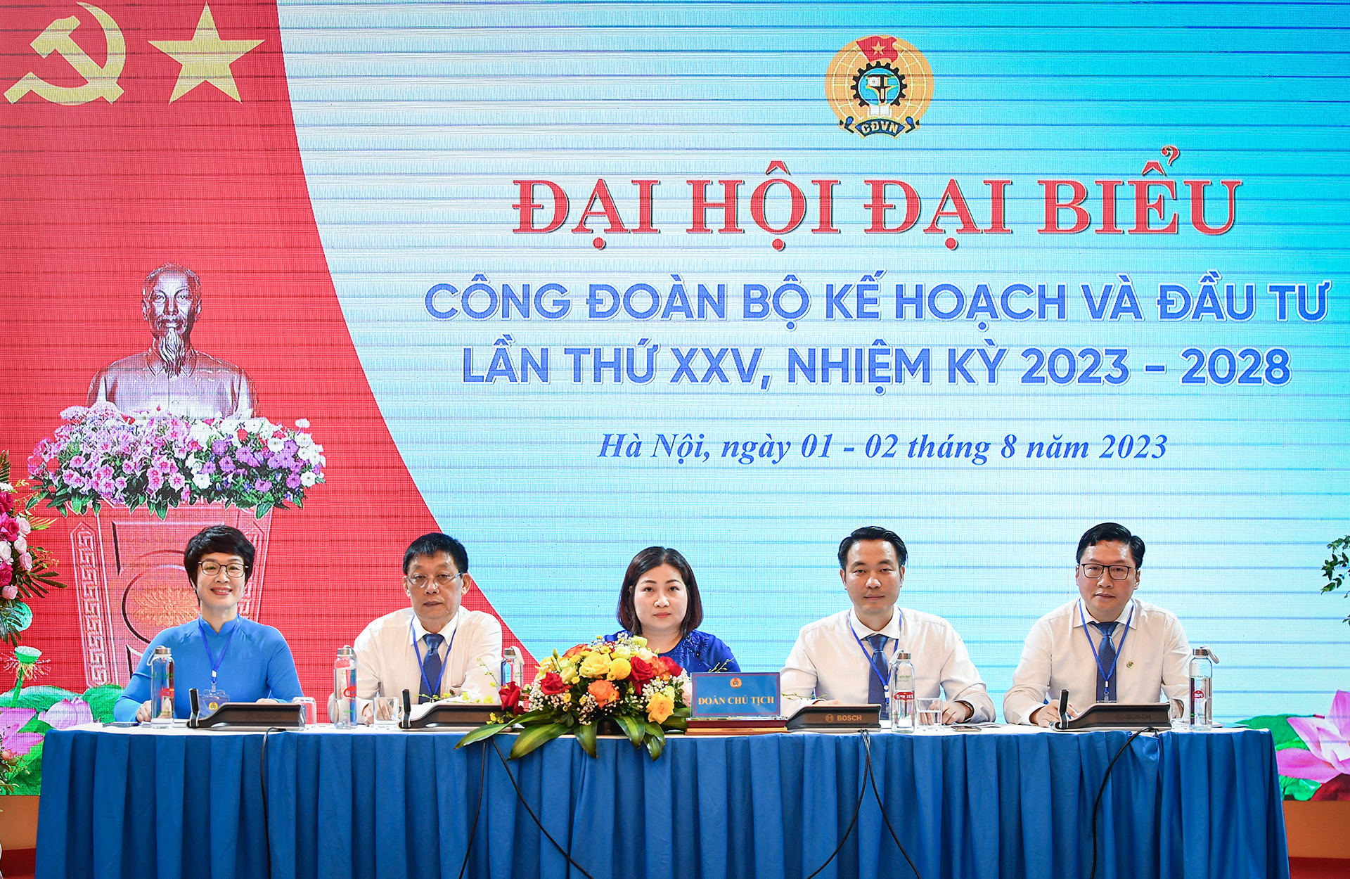 Đoàn Chủ tịch điều hành Đại hội.