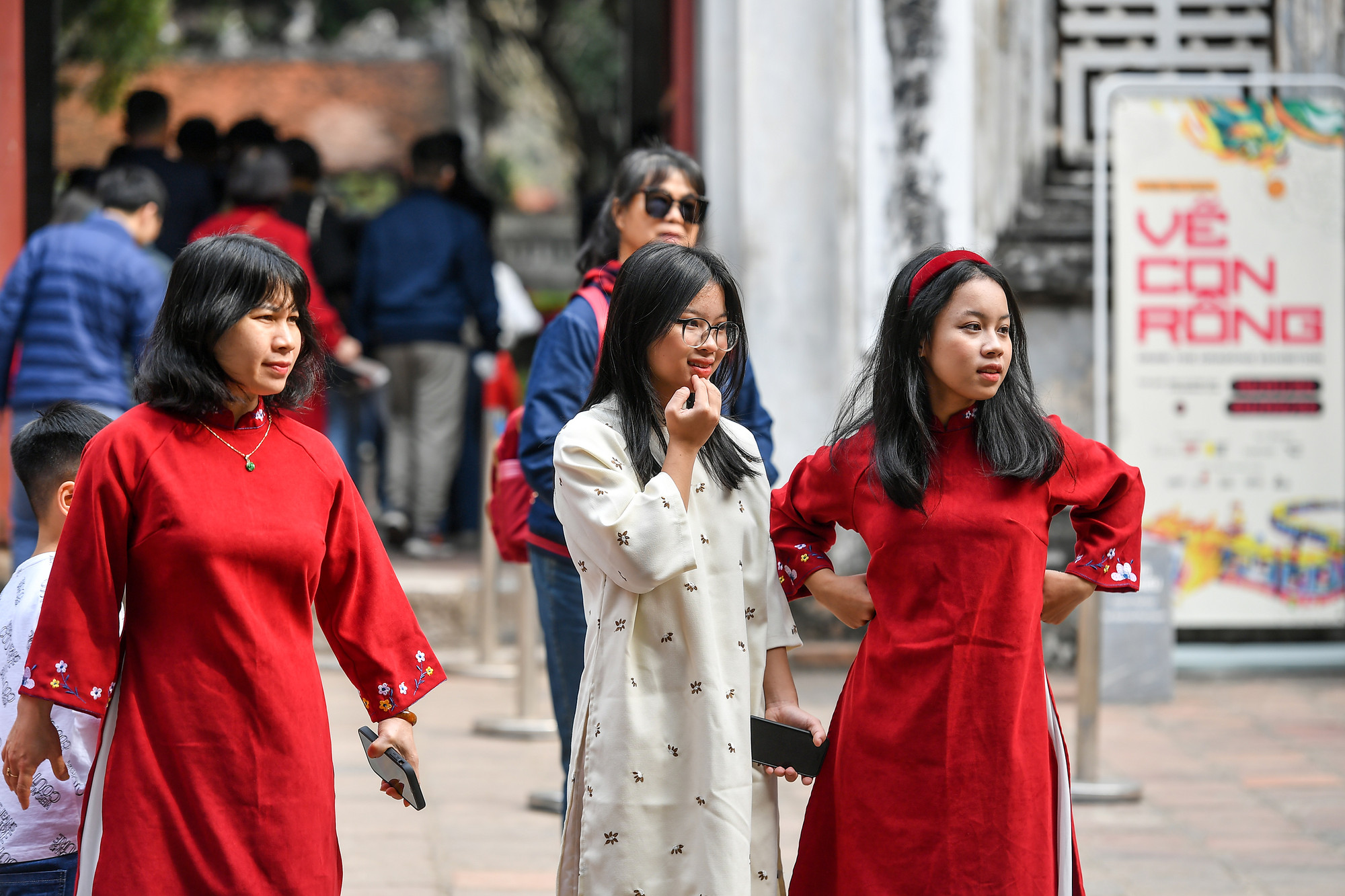 [Ảnh] Người Hà Nội rộn ràng du xuân ảnh 11