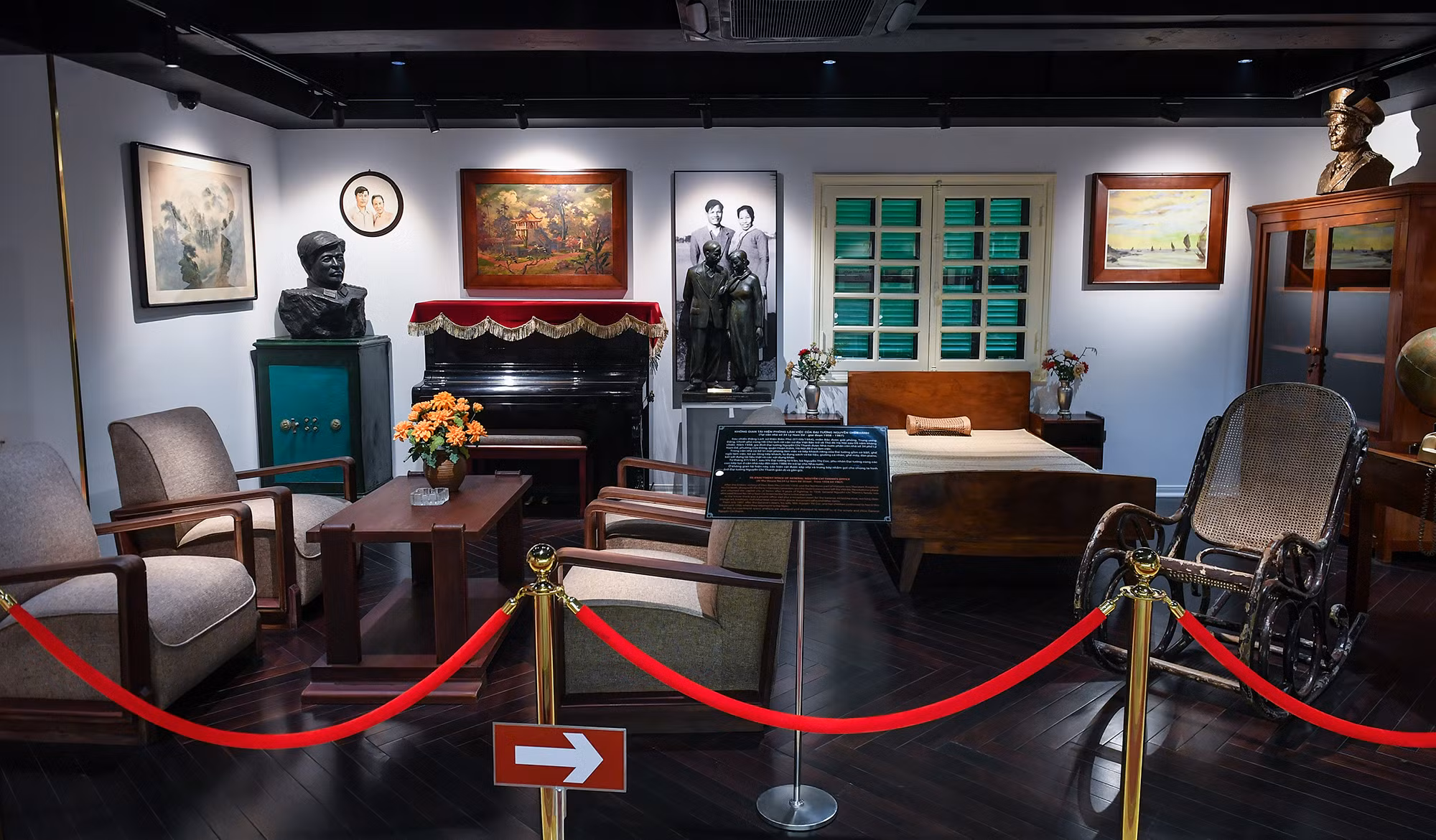 Tòa nhà Bảo tàng được xây dựng từ tháng 10/2021 đến tháng 6/2022, với thiết kế kiến trúc lấy theo nguyên mẫu ngôi nhà số 34 Lý Nam Đế, nơi Đại tướng và gia đình từng sinh sống, dựa trên ký ức và những kỷ niệm sâu sắc của các thành viên gia đình từ năm 1958 đến 1986. Bên trong Bảo tàng vẫn còn trưng bày nhiều hiện vật cũ mà Đại tướng đã sử dụng.