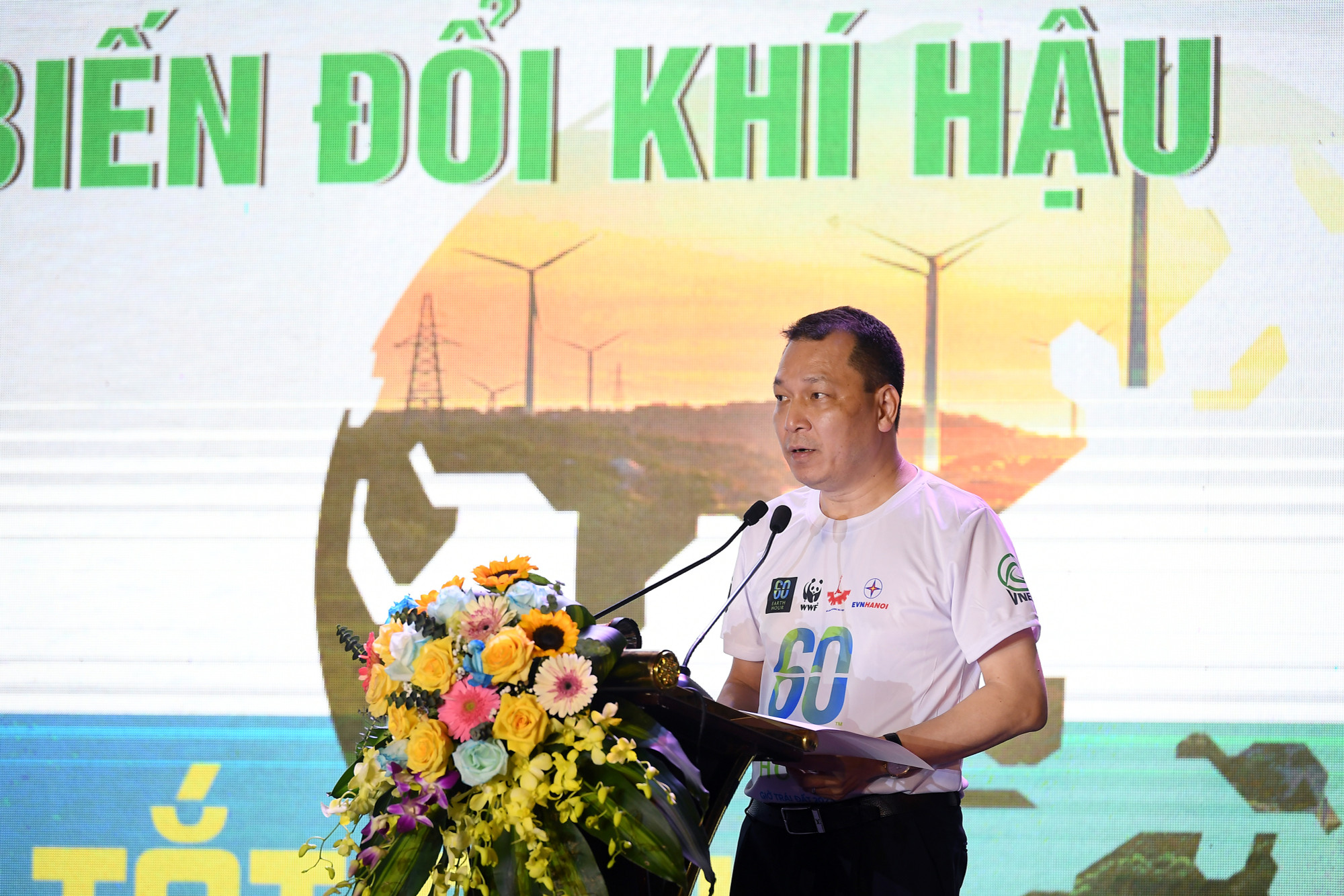 [Ảnh] Người dân Hà Nội tắt đèn, bật tương lai "xanh" cho Trái đất ảnh 3