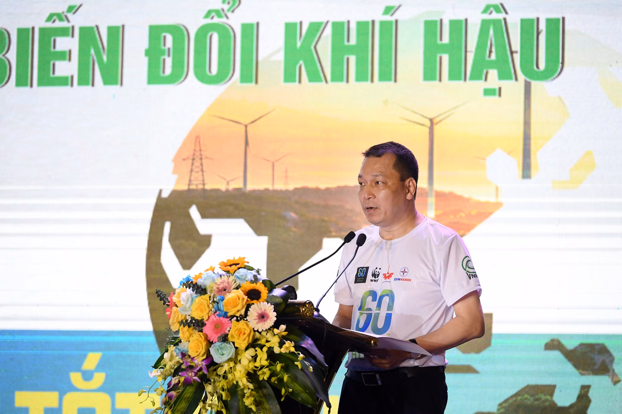 [Ảnh] Người dân Hà Nội tắt đèn, bật tương lai "xanh" cho Trái đất ảnh 3