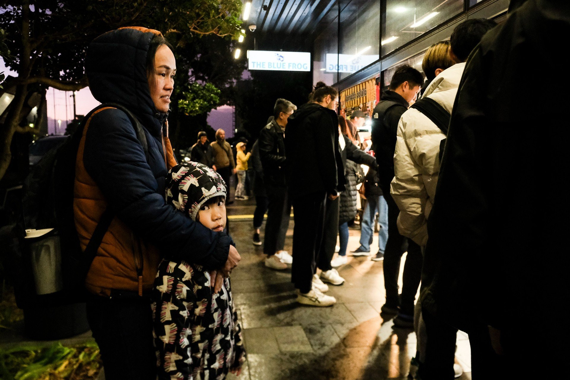 [Ảnh] Những bát phở “sưởi ấm” cổ động viên Việt Nam tại Auckland ảnh 6