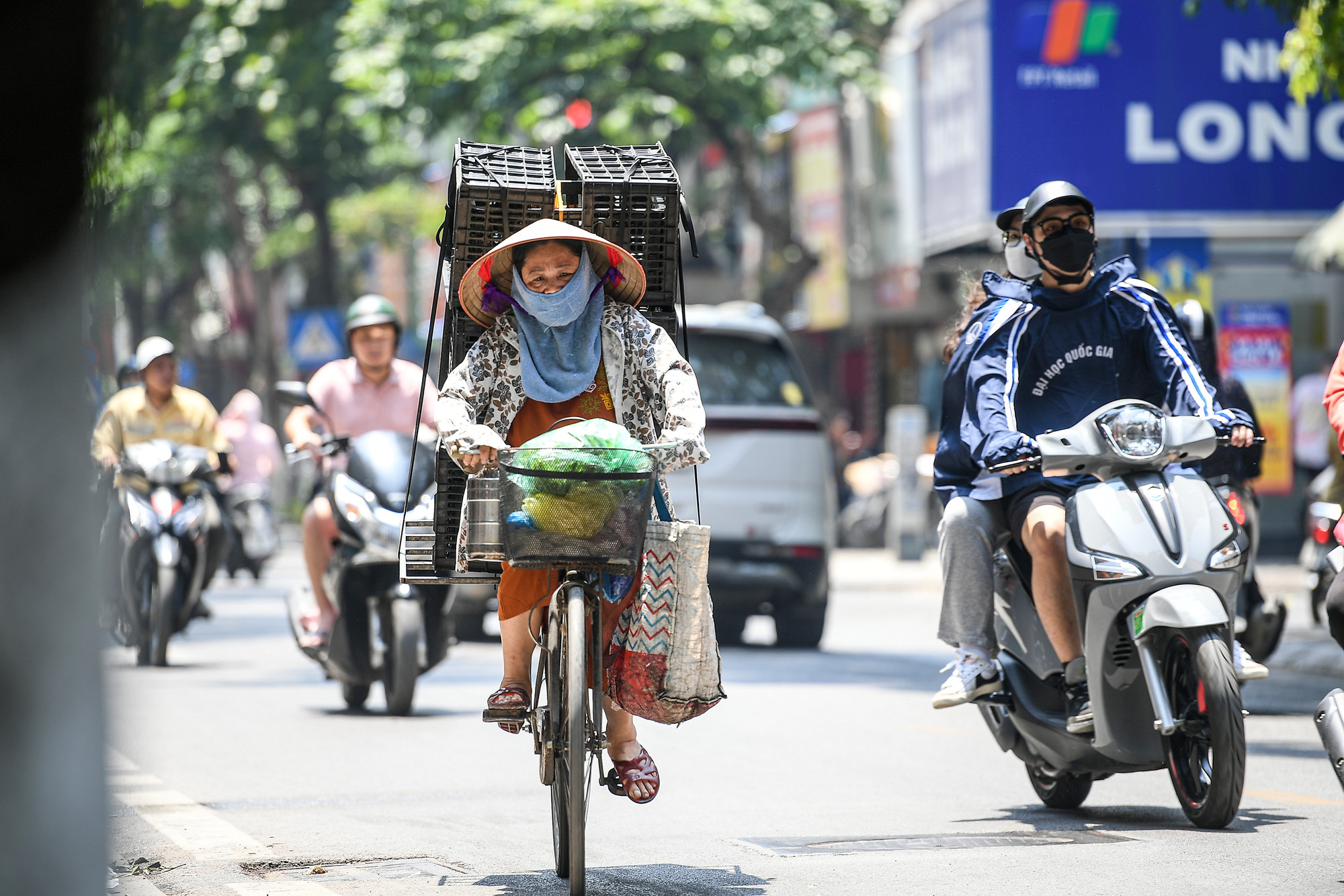 [Ảnh] Hà Nội 40 độ C, nắng nóng nhất từ đầu năm ảnh 1