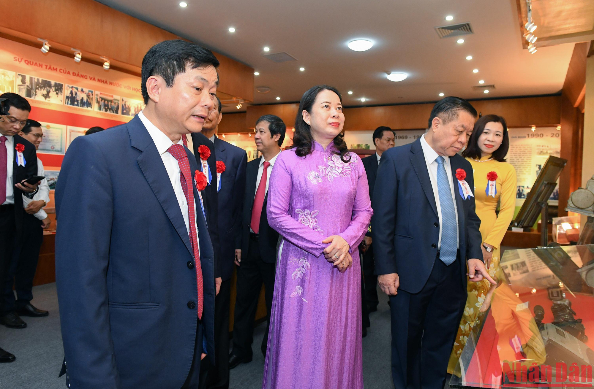 Lãnh đạo Đảng, Nhà nước tham quan phòng truyền thống của Học viện. Lãnh đạo Đảng, Nhà nước tham quan phòng truyền thống của Học viện.