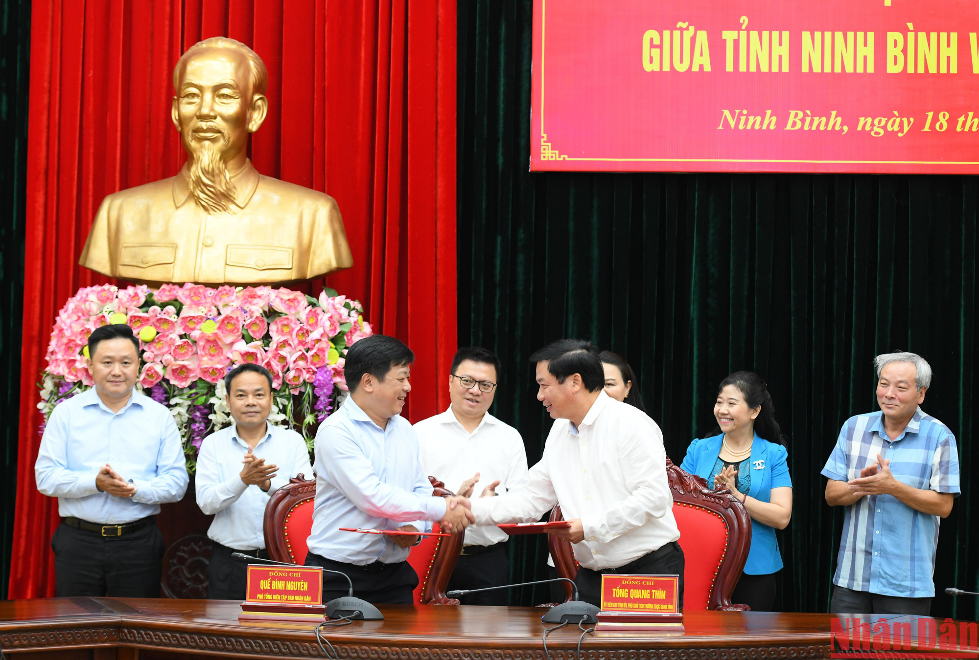 Lễ ký kết chương trình phối hợp công tác tuyên truyền giữa tỉnh Ninh Bình và Báo Nhân dân giai đoạn 2022-2025.
