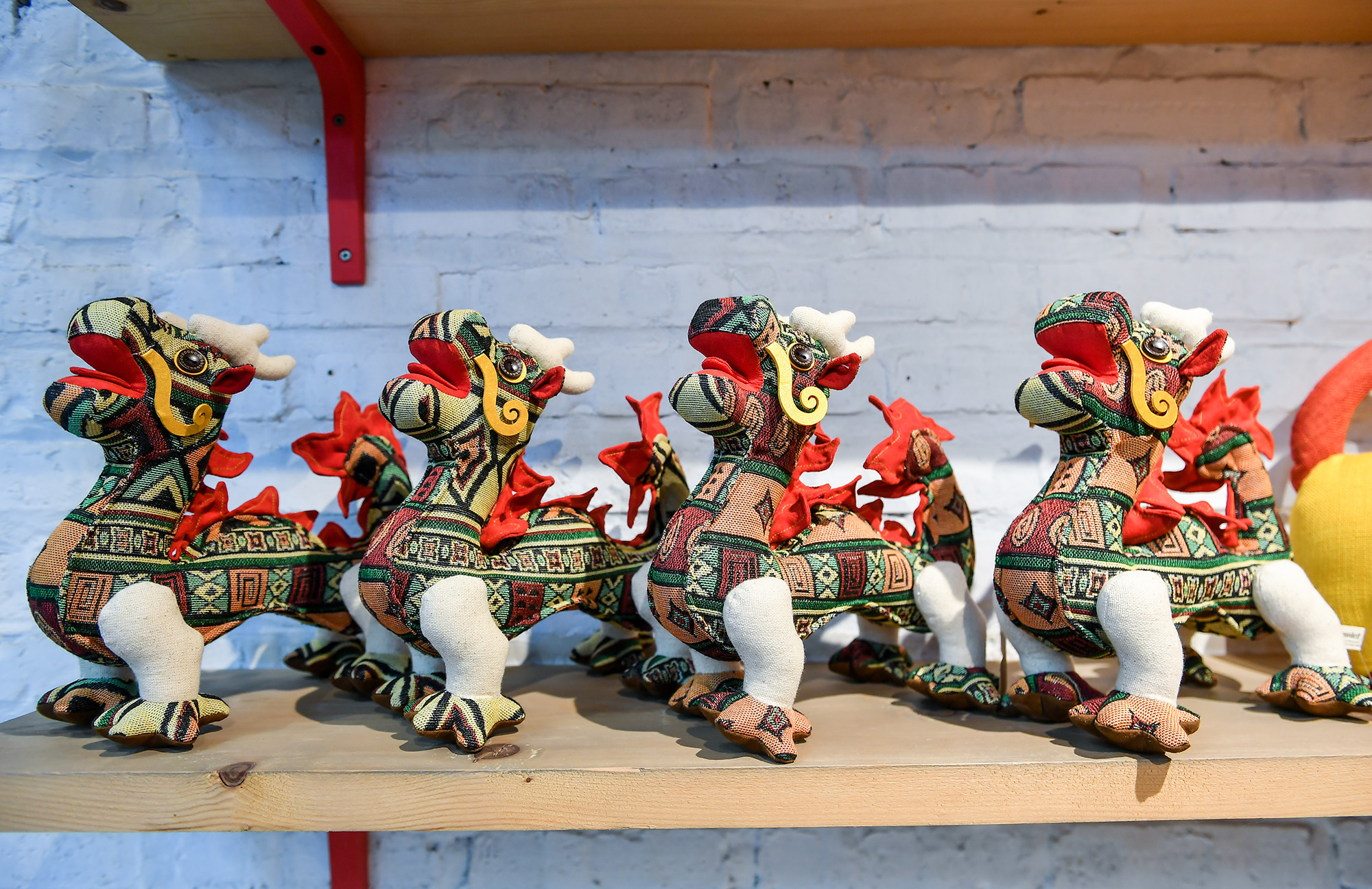 Cận cảnh mẫu thú bông hình Rồng phục vụ cho Tết Nguyên đán sắp tới.