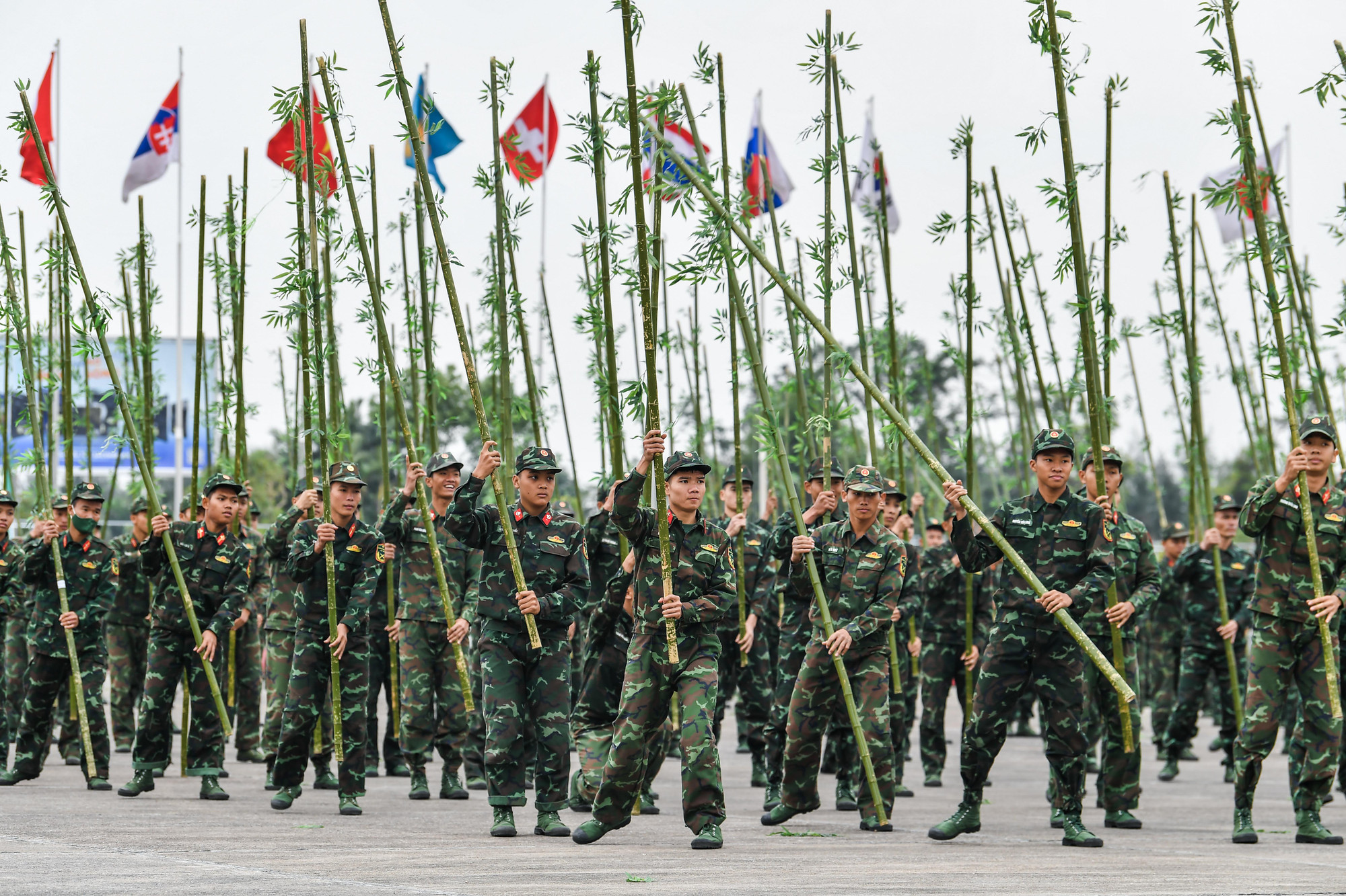 [Ảnh] Đặc công, máy bay, quân khuyển luyện tập cho sự kiện Triển lãm Quốc phòng quốc tế 2024 ảnh 5